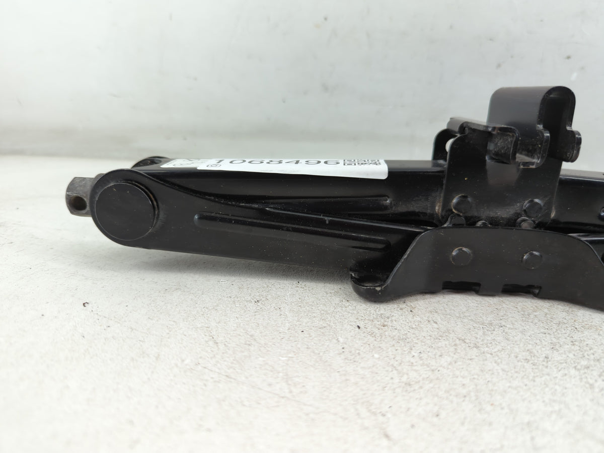 2015 Ford Fusion Spare Scissor Car Jack 1068496 - Oemusedautoparts1.com