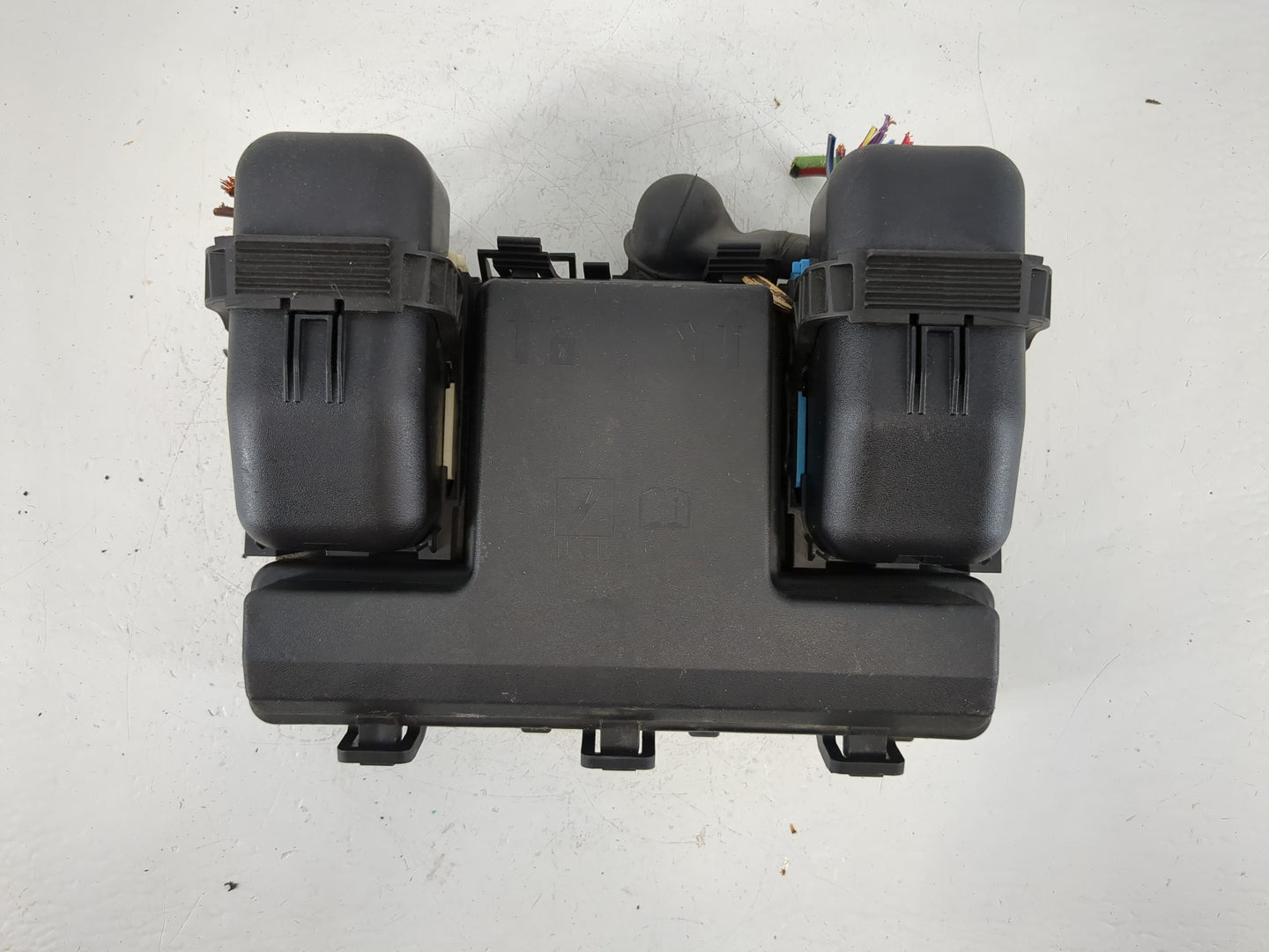 2015-2016 Ford Fusion Fusebox Fuse Box Panel Relay Module P/N:FG9T 14A67 BA Fits Fits 2015 2016 OEM Used Auto Parts - Oemuse