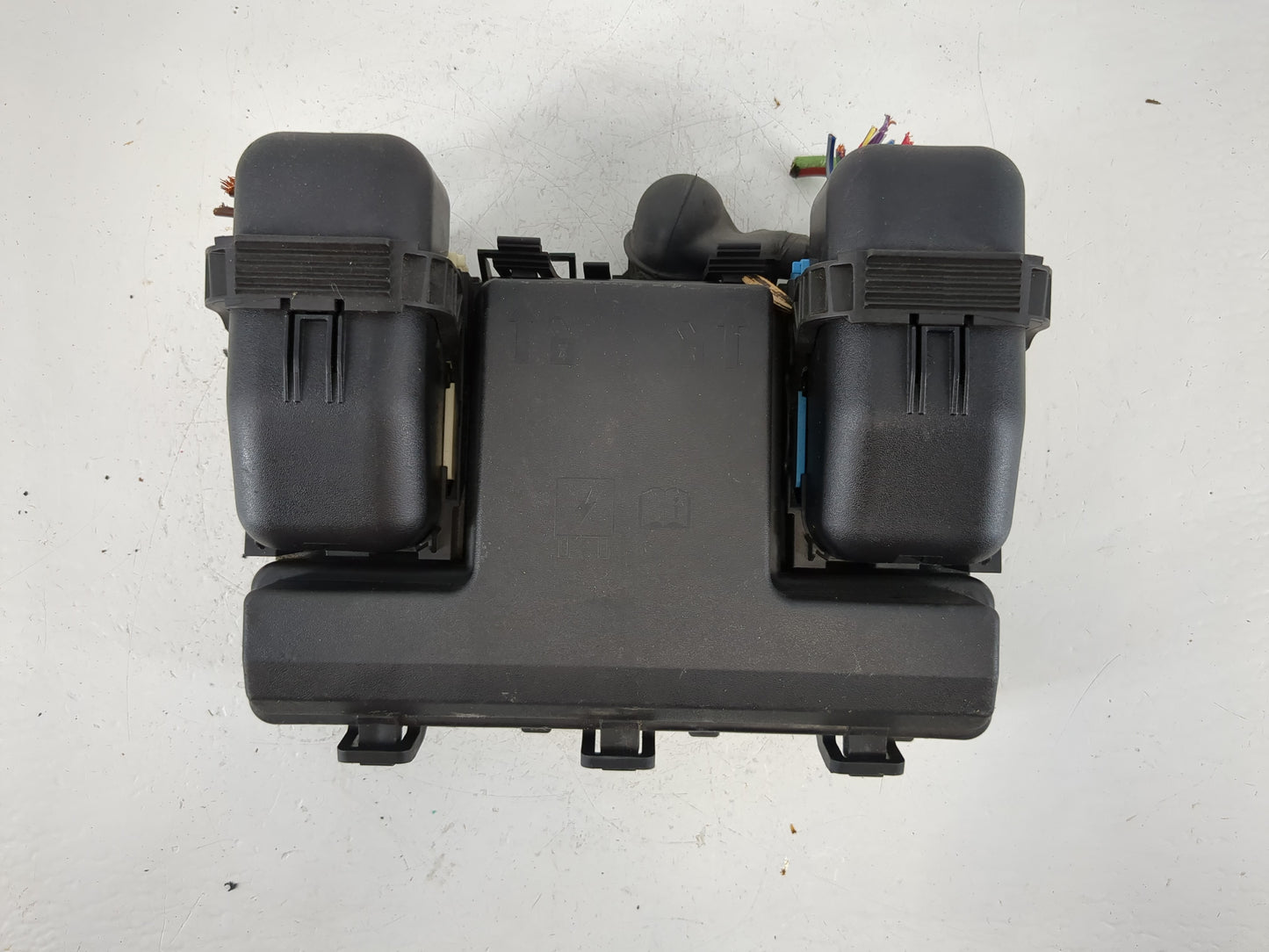 2015-2016 Ford Fusion Fusebox Fuse Box Panel Relay Module P/N:FG9T 14A67 BA Fits Fits 2015 2016 OEM Used Auto Parts - Oemuse