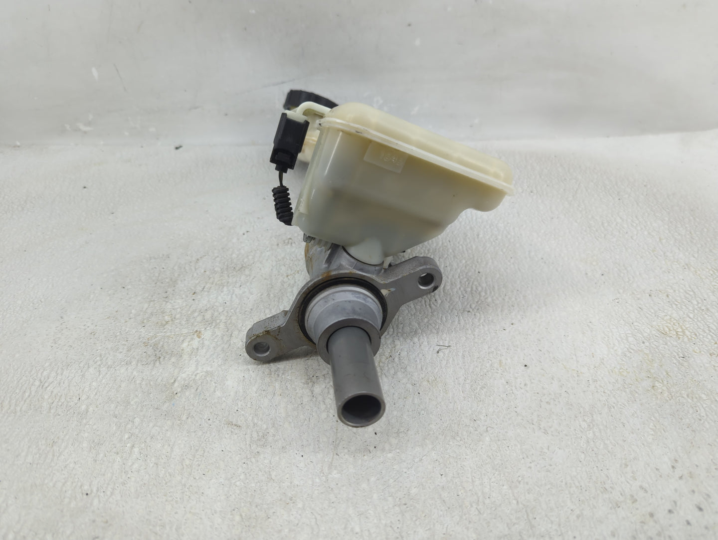 2013-2016 Ford Fusion Brake Master Cylinder - Oemusedautoparts1.com