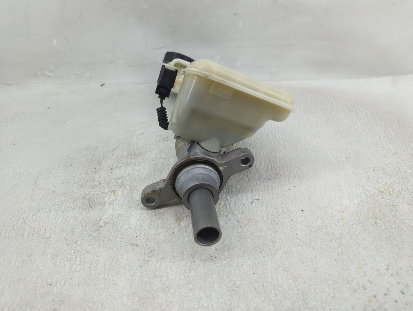 2013-2016 Ford Fusion Brake Master Cylinder - Oemusedautoparts1.com