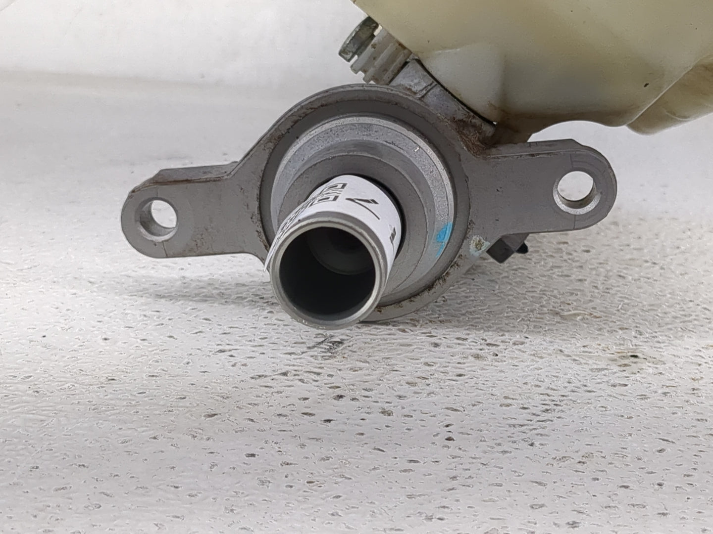 2013-2016 Ford Fusion Brake Master Cylinder - Oemusedautoparts1.com