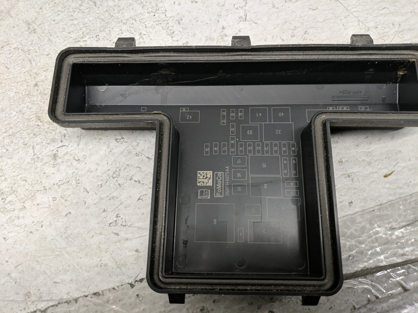2015-2016 Ford Fusion Fusebox Fuse Box Panel Relay Module P/N:DG9T14A075AA Fits Fits 2015 2016 OEM Used Auto Parts - Oemused