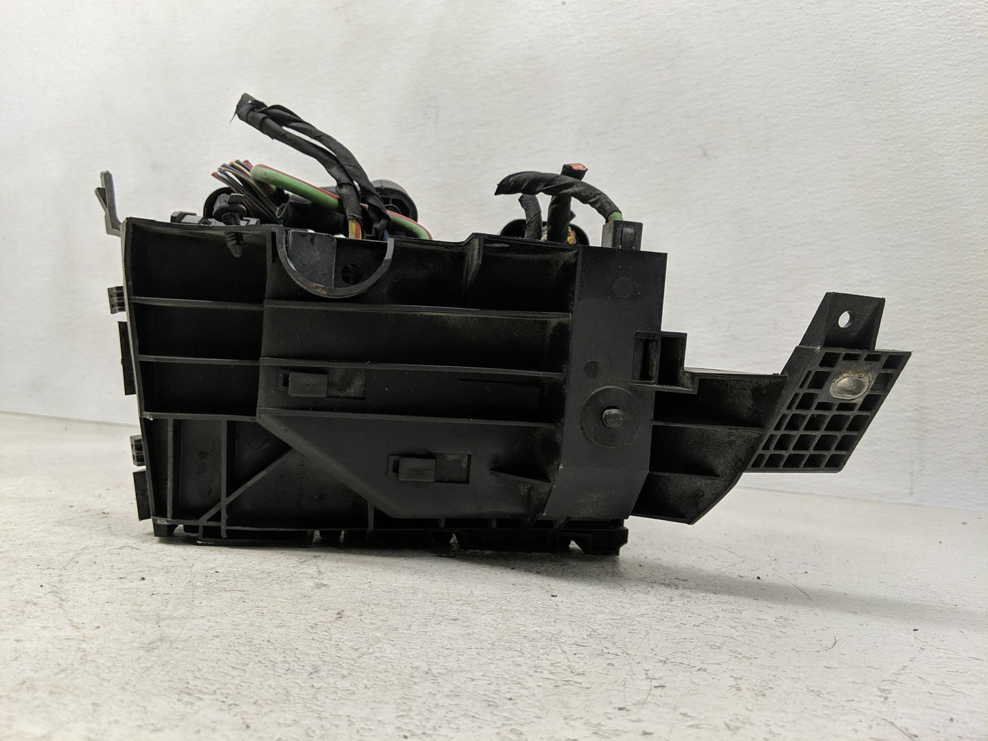 2015-2016 Ford Fusion Fusebox Fuse Box Panel Relay Module P/N:DG9T14A075AA Fits Fits 2015 2016 OEM Used Auto Parts - Oemused