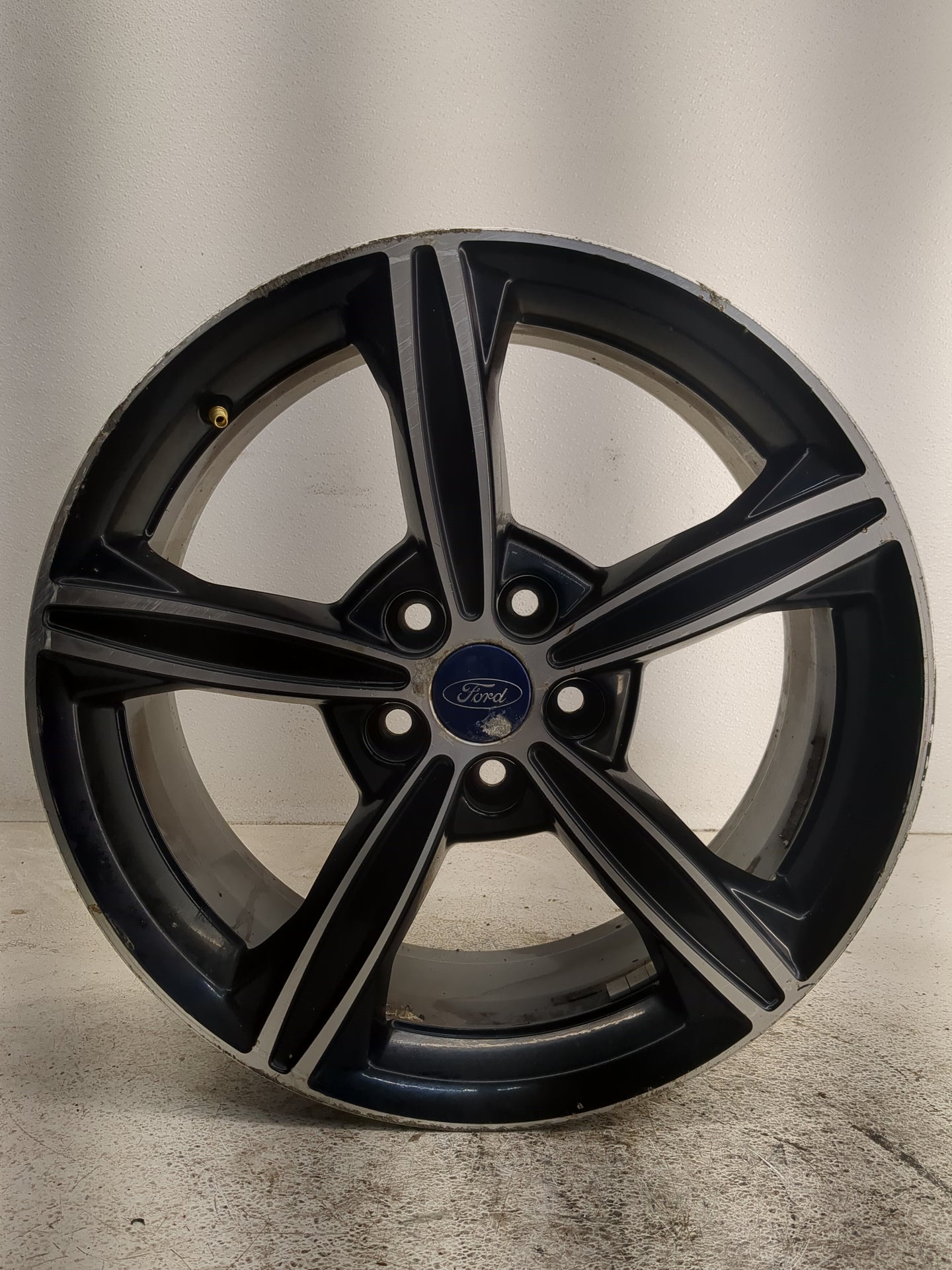 2015-2016 Ford Fusion Oem Wheel Rim 1361837 - Oemusedautoparts1.com