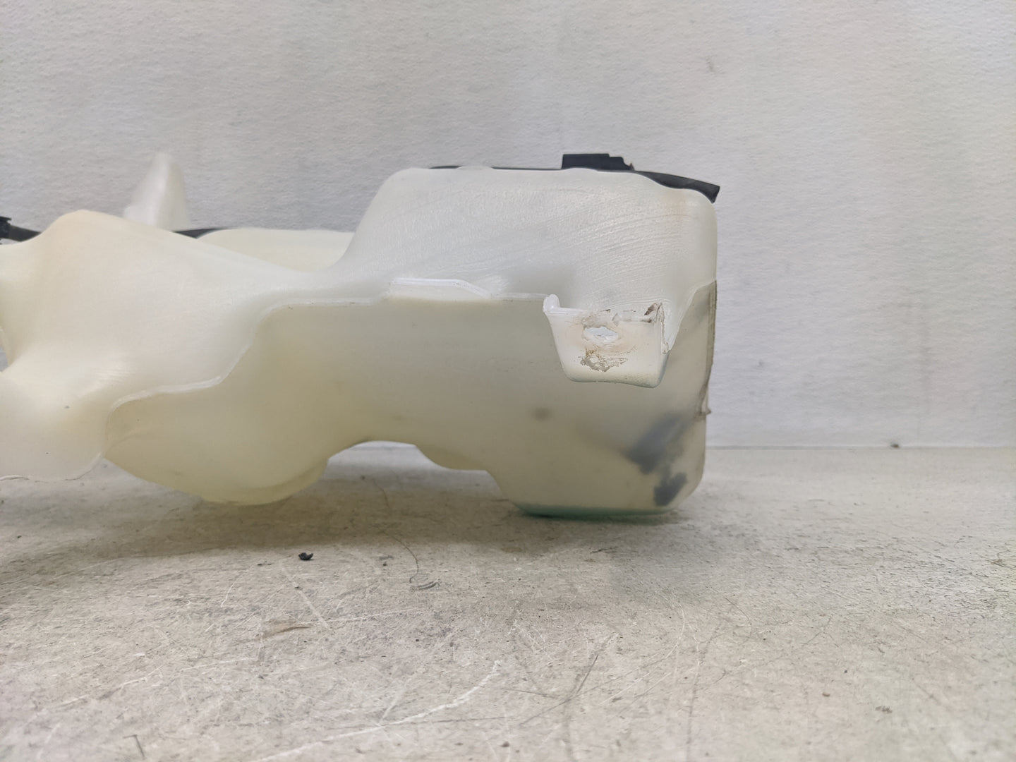 2015-2016 Ford Fusion Windshield Washer Fluid Reservoir Bottle Oem - Oemusedautoparts1.com