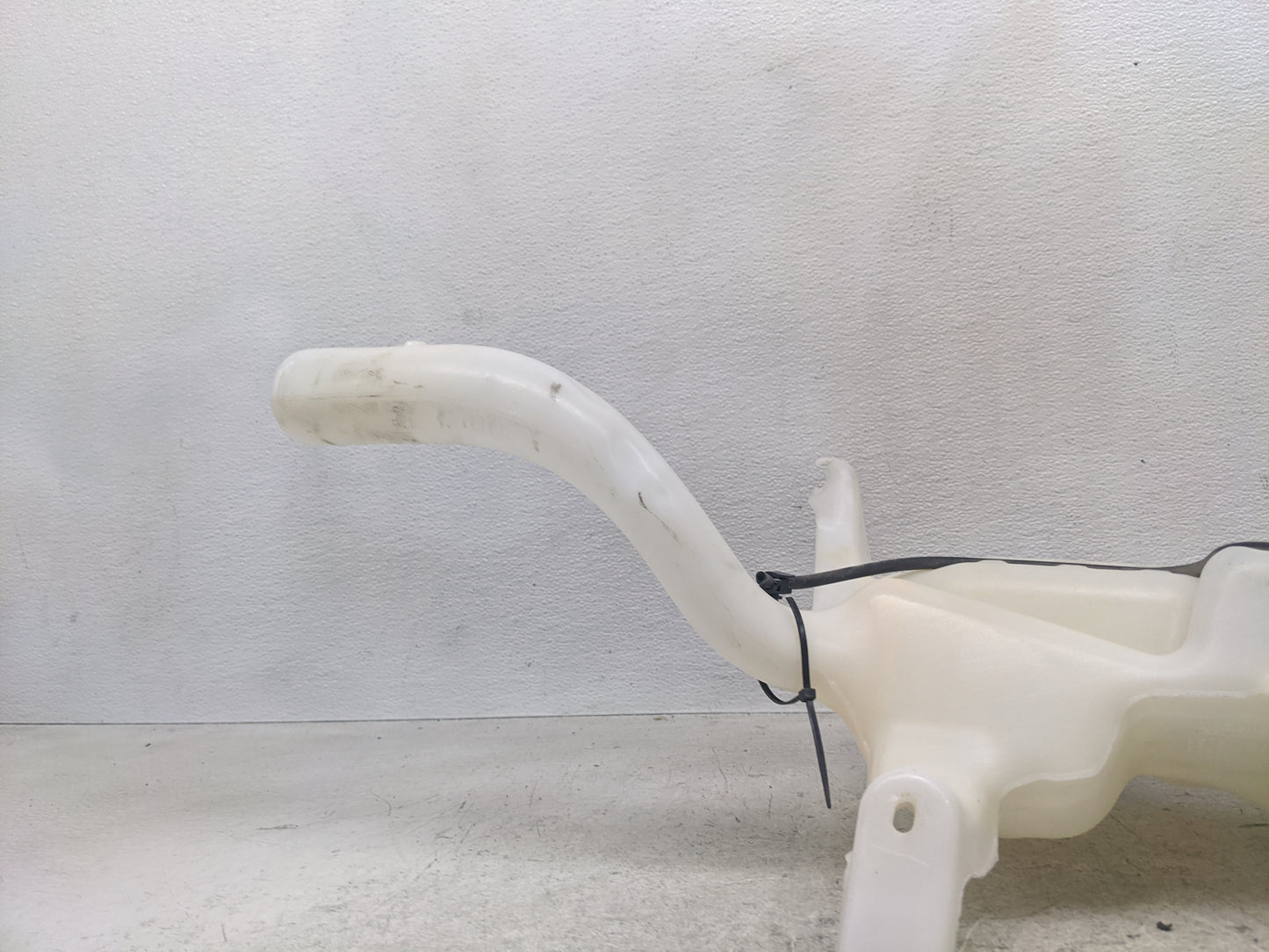 2015-2016 Ford Fusion Windshield Washer Fluid Reservoir Bottle Oem - Oemusedautoparts1.com