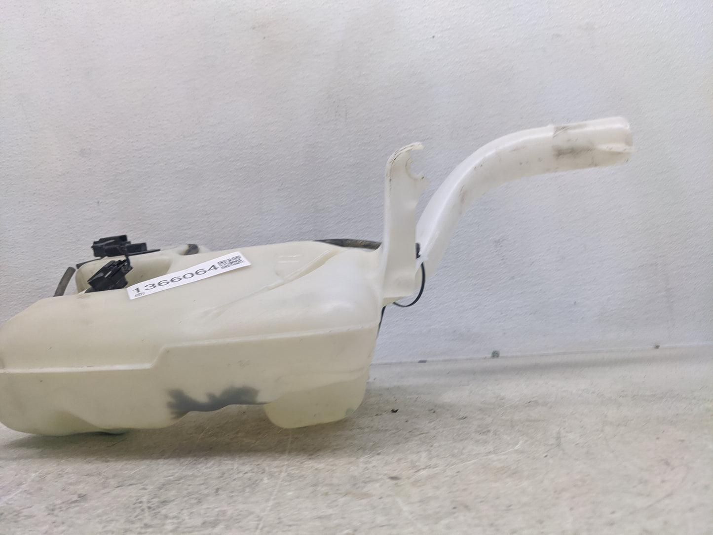 2015-2016 Ford Fusion Windshield Washer Fluid Reservoir Bottle Oem - Oemusedautoparts1.com