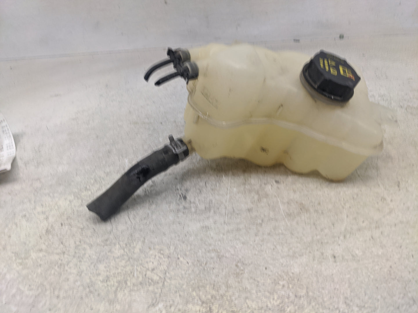 Ford Fusion Windshield Washer Fluid Reservoir Bottle Oem - Oemusedautoparts1.com