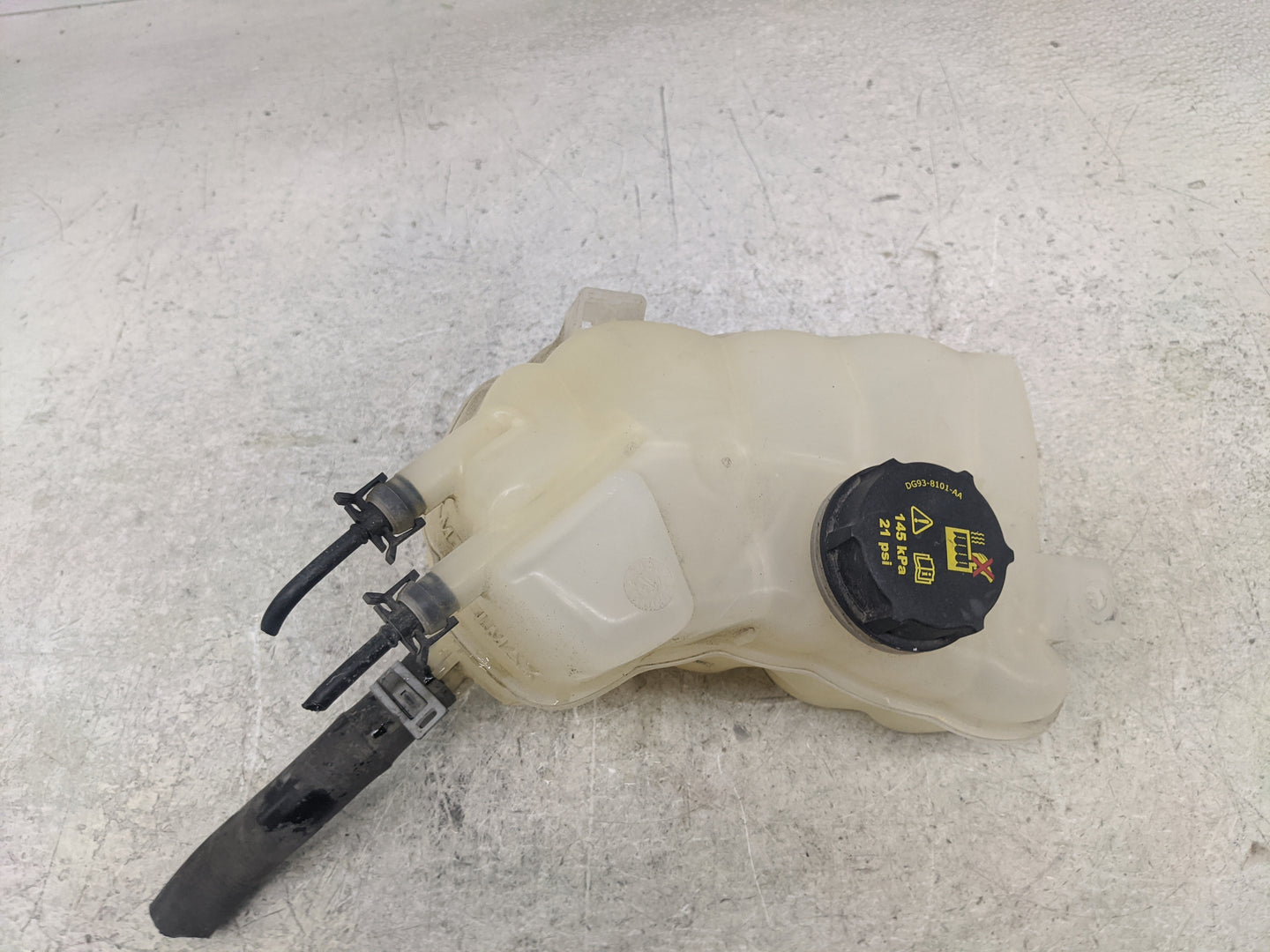Ford Fusion Windshield Washer Fluid Reservoir Bottle Oem - Oemusedautoparts1.com