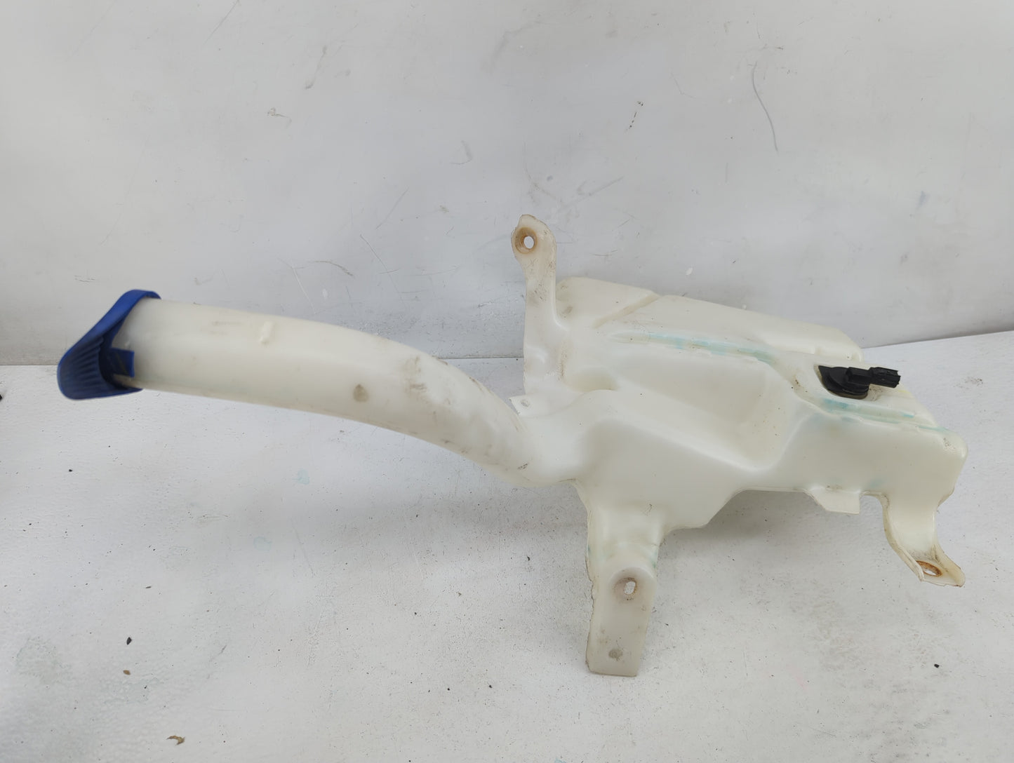 2015-2016 Ford Fusion Windshield Washer Fluid Reservoir Bottle Oem - Oemusedautoparts1.com