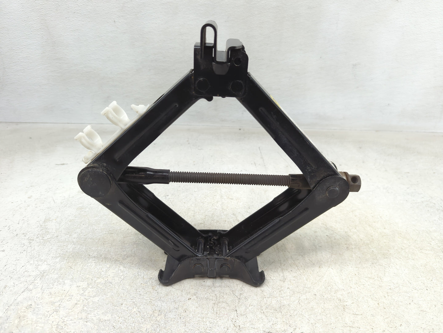 2015 Ford Fusion Spare Scissor Car Jack 1390196 - Oemusedautoparts1.com