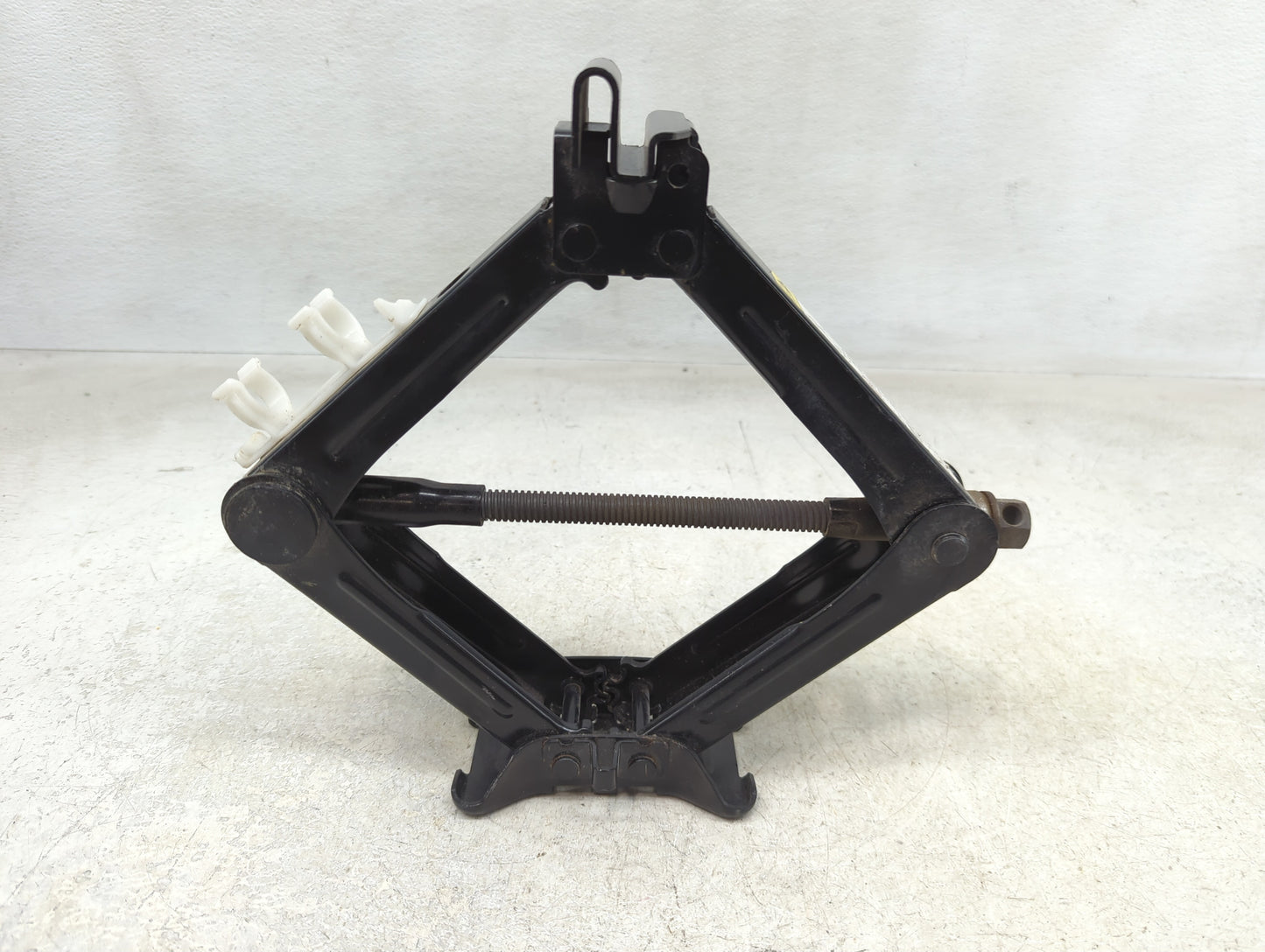 2015 Ford Fusion Spare Scissor Car Jack 1390196 - Oemusedautoparts1.com