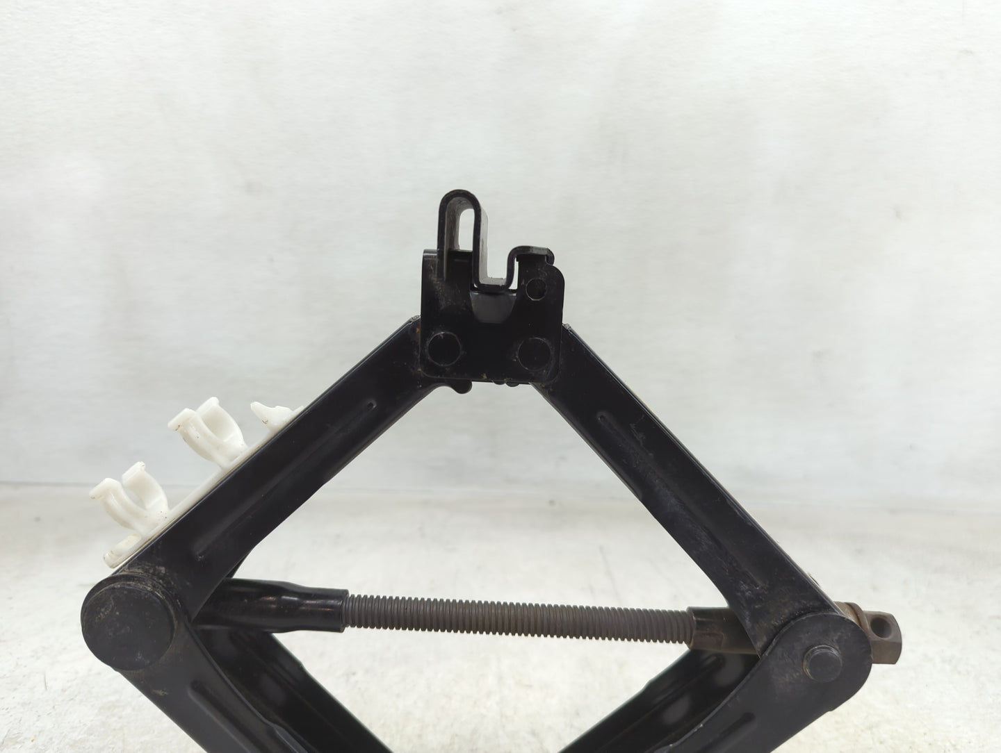 2015 Ford Fusion Spare Scissor Car Jack 1390196 - Oemusedautoparts1.com