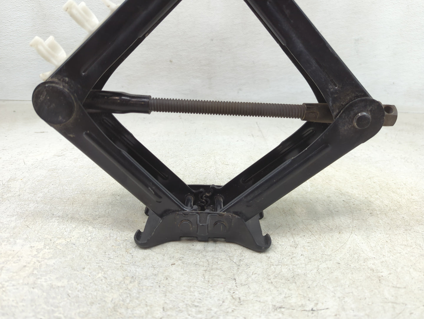 2015 Ford Fusion Spare Scissor Car Jack - Oemusedautoparts1.com