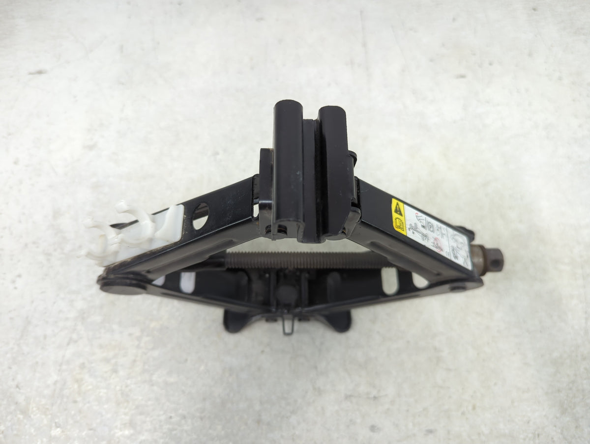 2015 Ford Fusion Spare Scissor Car Jack 1390196 - Oemusedautoparts1.com