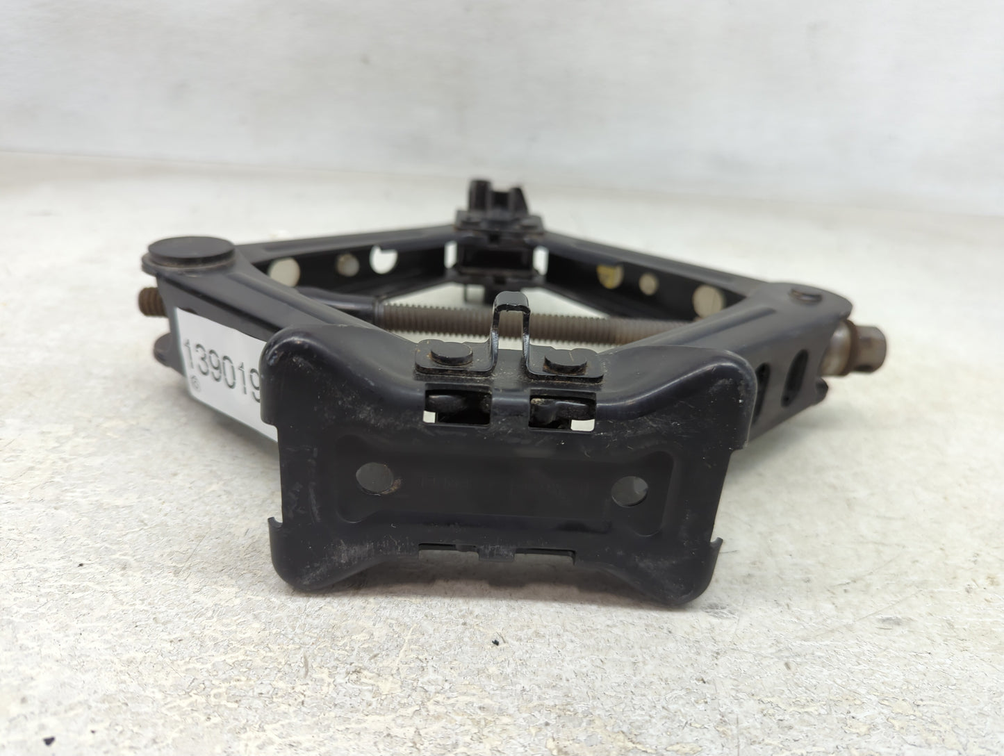2015 Ford Fusion Spare Scissor Car Jack 1390196 - Oemusedautoparts1.com