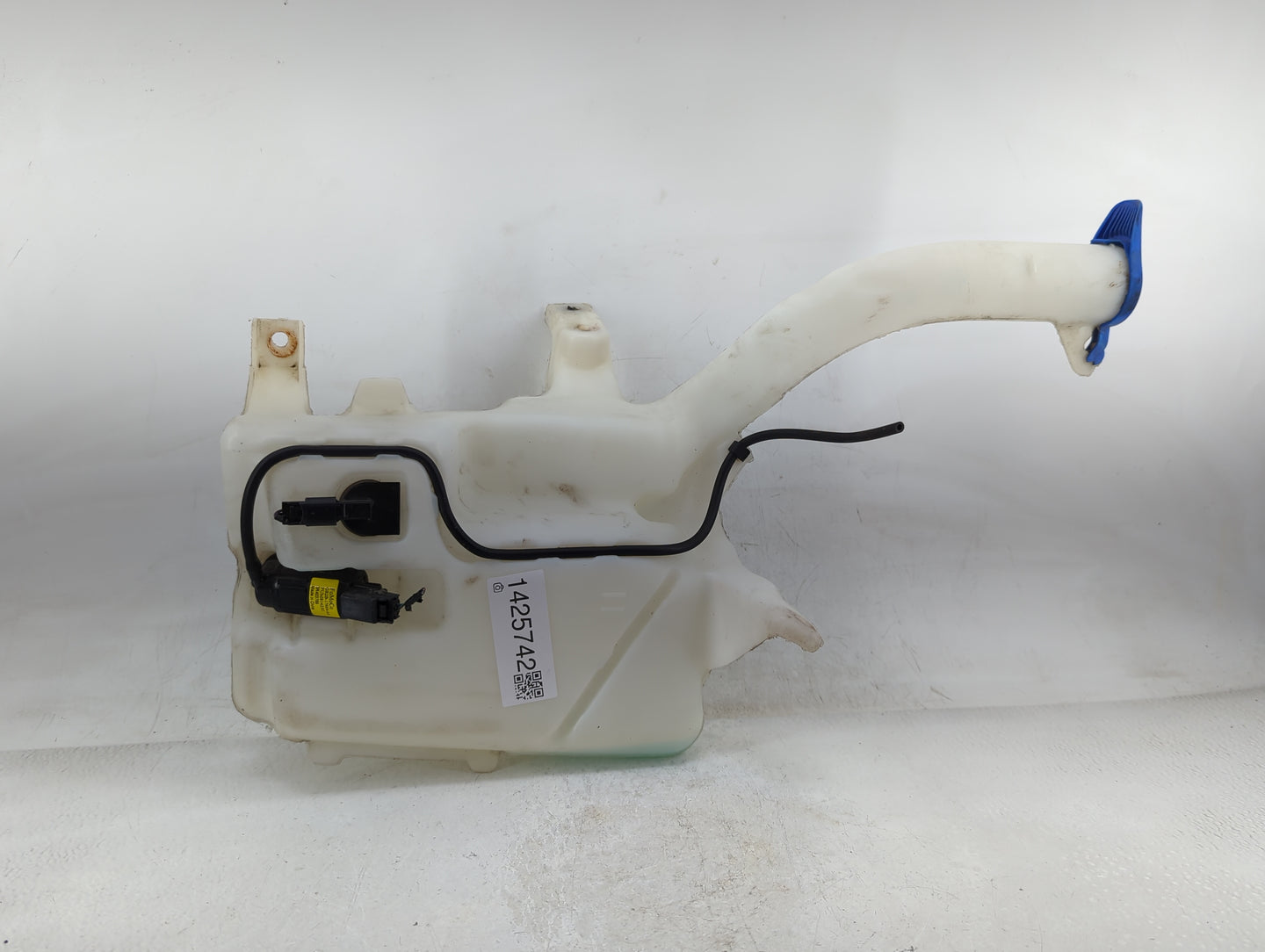 2015-2016 Ford Fusion Windshield Washer Fluid Reservoir Bottle Oem - Oemusedautoparts1.com