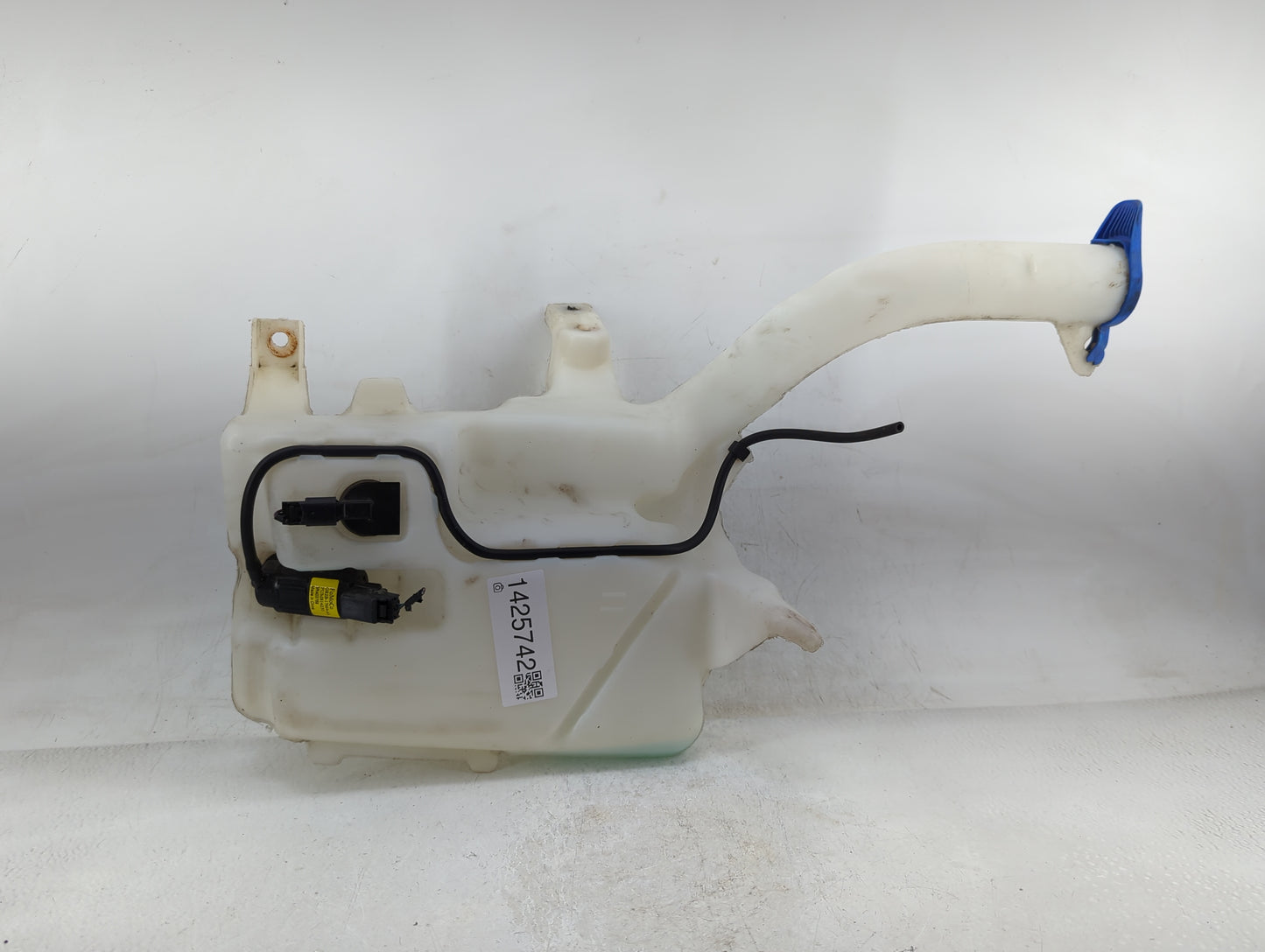 2015-2016 Ford Fusion Windshield Washer Fluid Reservoir Bottle Oem - Oemusedautoparts1.com