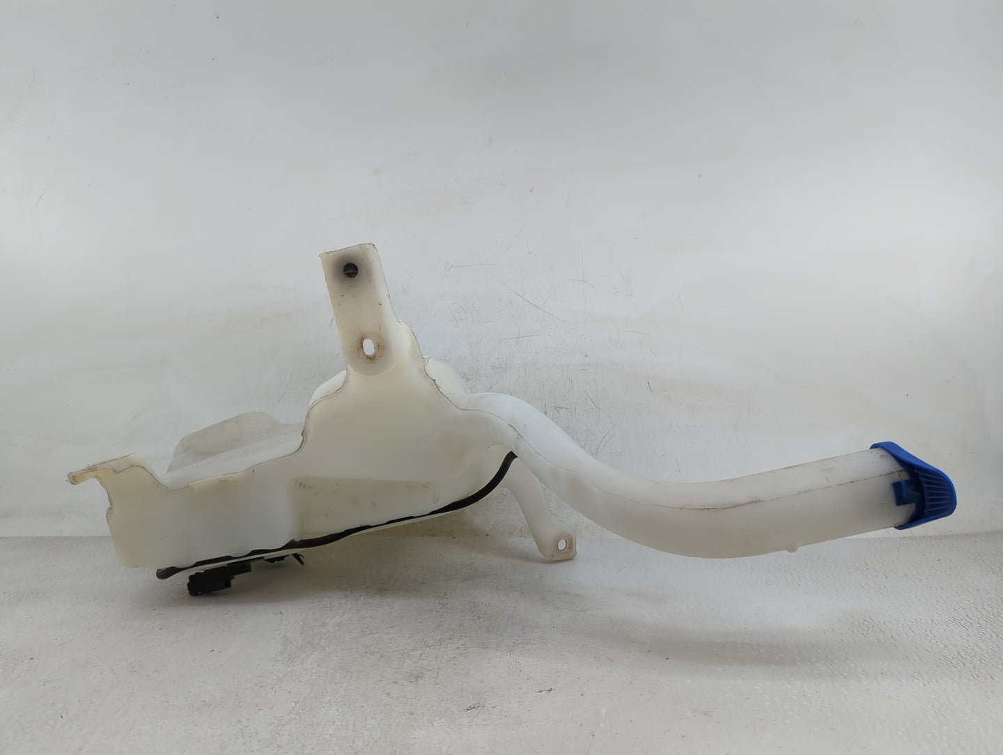 2015-2016 Ford Fusion Windshield Washer Fluid Reservoir Bottle Oem - Oemusedautoparts1.com