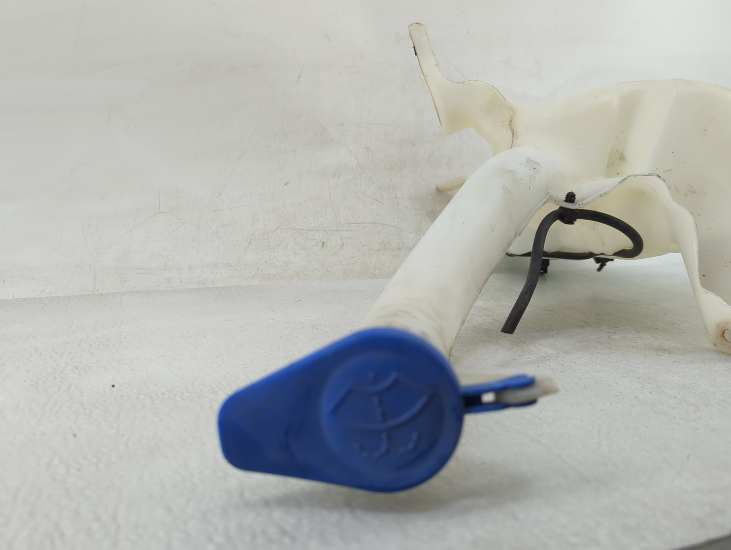 2015-2016 Ford Fusion Windshield Washer Fluid Reservoir Bottle Oem - Oemusedautoparts1.com