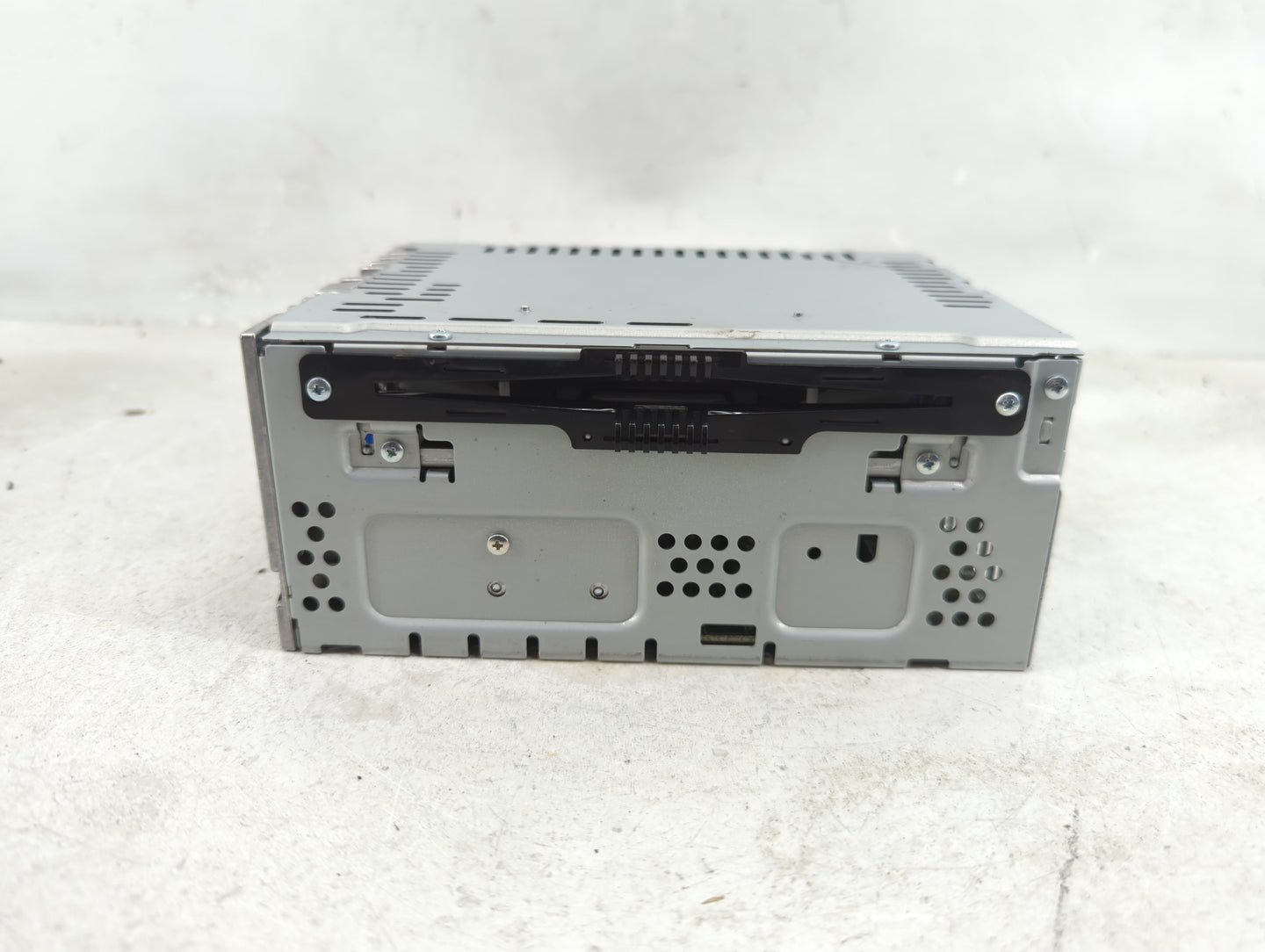 2014-2015 Ford Fusion Radio AM FM Cd Player Receiver Replacement P/N:CQ-FJ22E0UMD Fits Fits 2014 2015 OEM Used Auto Parts - 