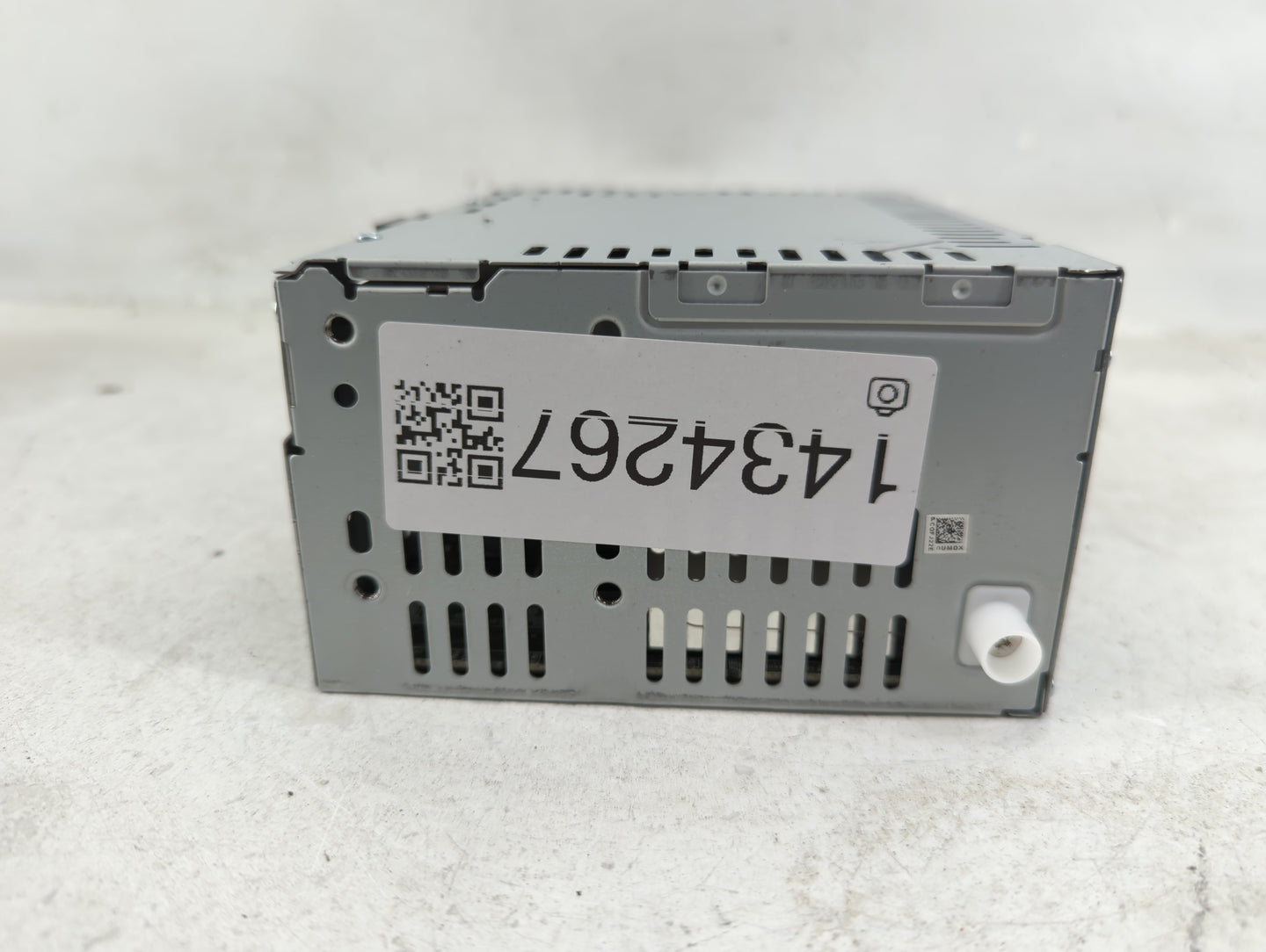 2014-2015 Ford Fusion Radio AM FM Cd Player Receiver Replacement P/N:CQ-FJ22E0UMD Fits Fits 2014 2015 OEM Used Auto Parts - 