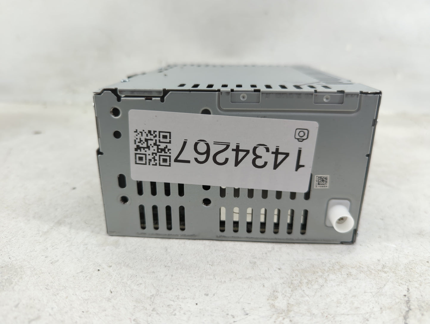 2014-2015 Ford Fusion Radio AM FM Cd Player Receiver Replacement P/N:CQ-FJ22E0UMD Fits Fits 2014 2015 OEM Used Auto Parts - 