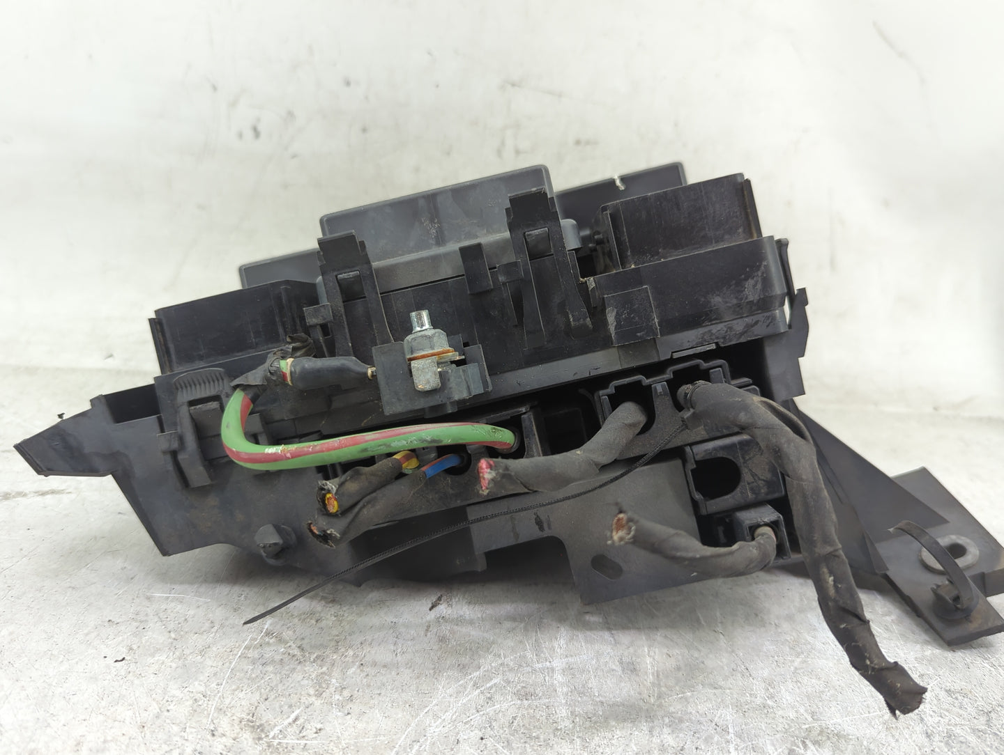 2015-2016 Ford Fusion Fusebox Fuse Box Panel Relay Module P/N:PA66-GF14 Fits Fits 2015 2016 OEM Used Auto Parts - Oemusedaut
