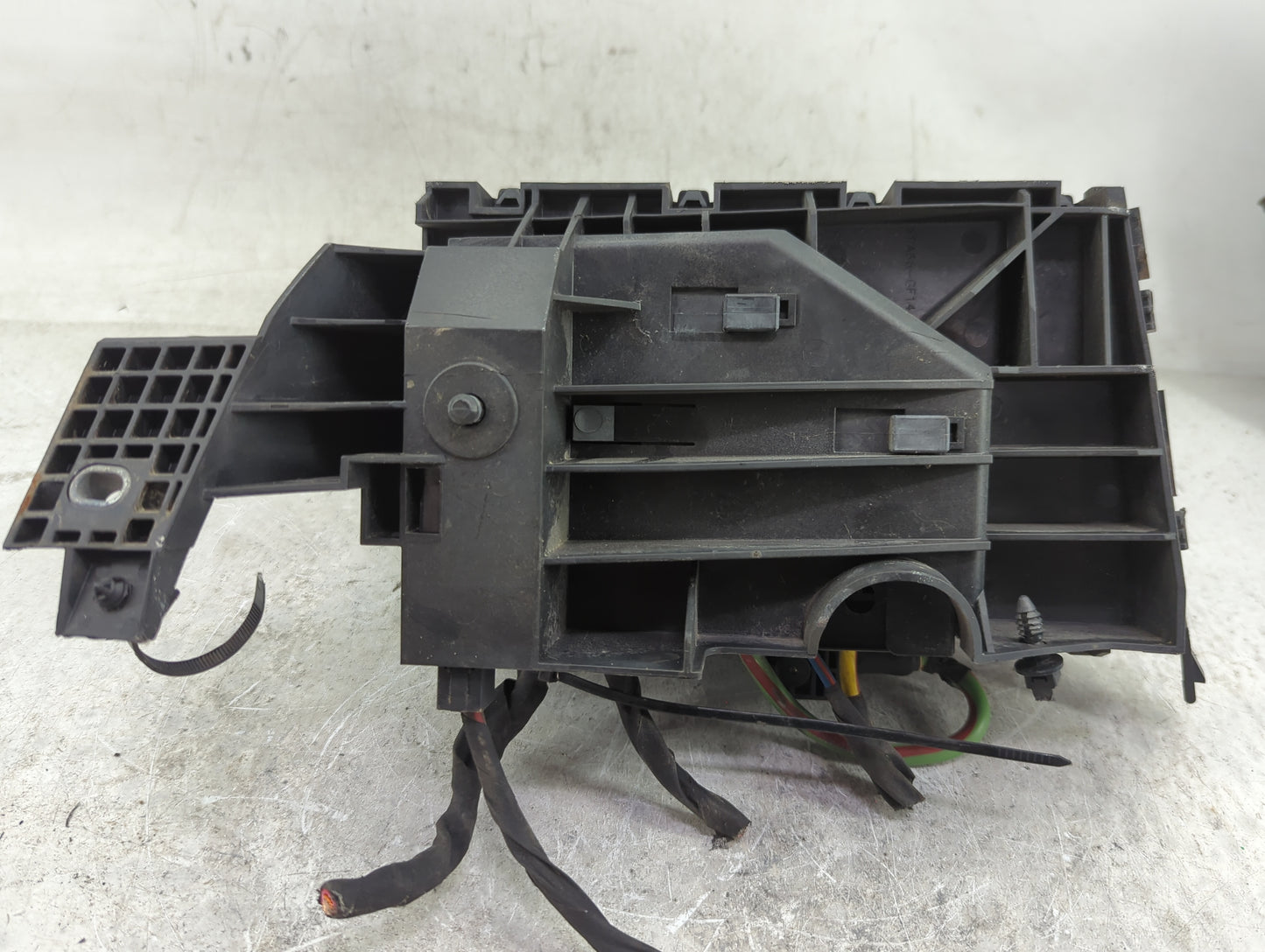 2015-2016 Ford Fusion Fusebox Fuse Box Panel Relay Module P/N:PA66-GF14 Fits Fits 2015 2016 OEM Used Auto Parts - Oemusedaut