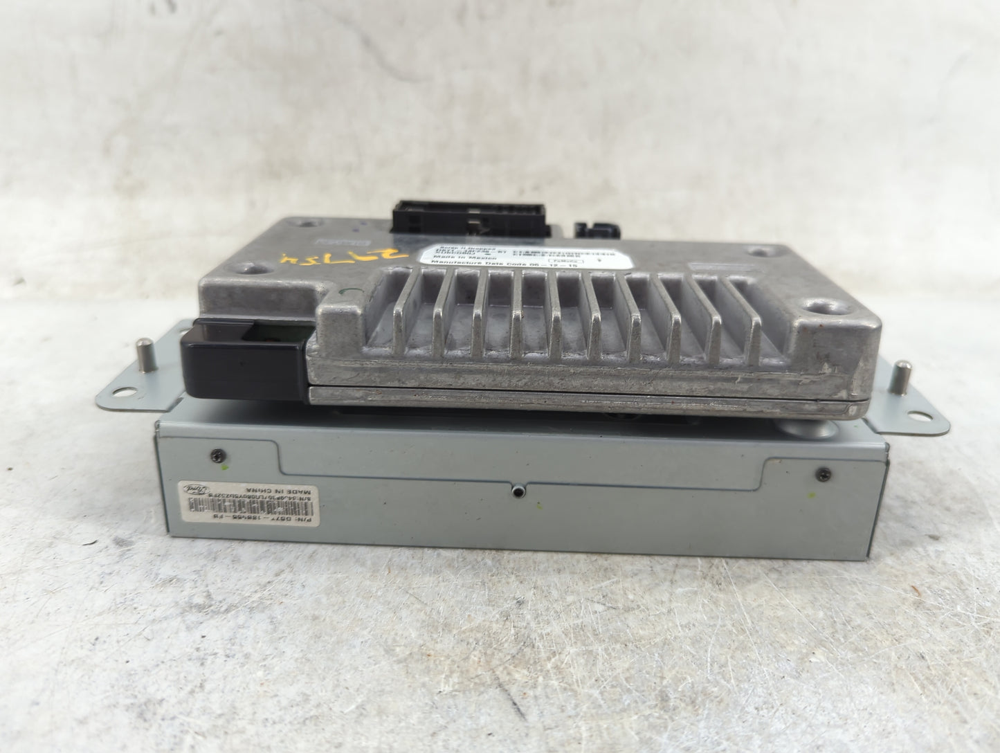 2013-2016 Ford Fusion Information Display Screen 1466369 - Oemusedautoparts1.com