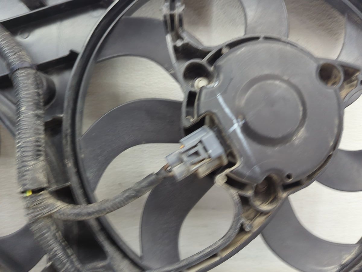 2013-2020 Ford Fusion Electric Radiator Cooling Fan Motor Assembly P/N:DG9T-8C290-DG 10890420 Fits OEM Used Auto Parts - Oem
