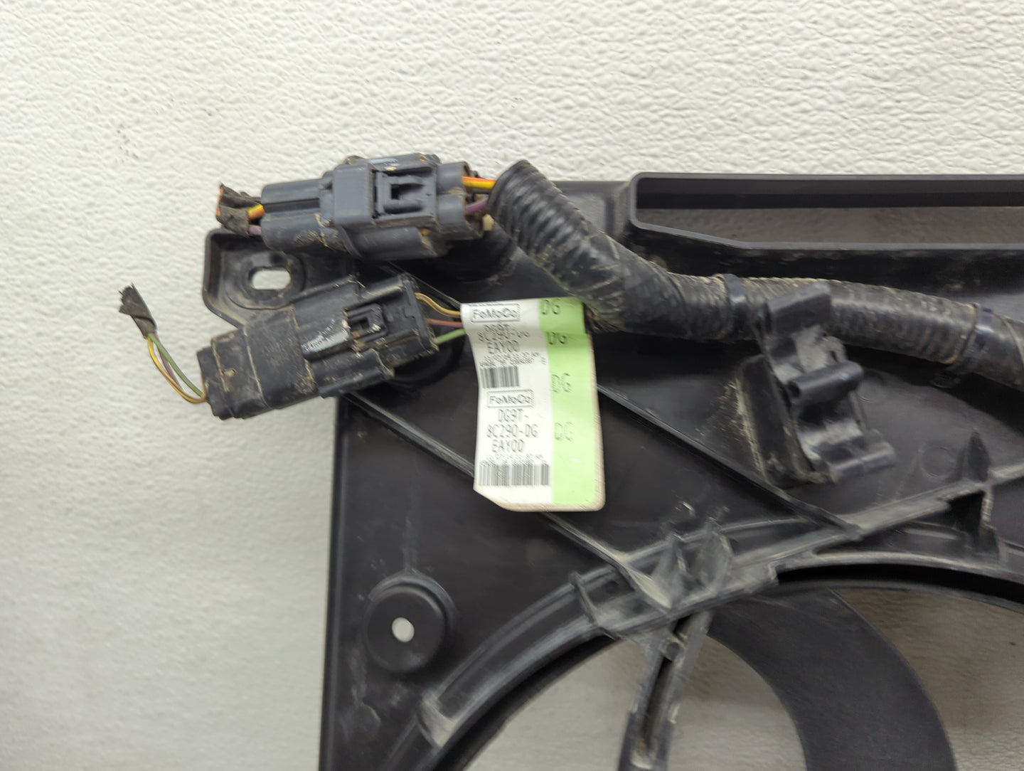 2013-2020 Ford Fusion Electric Radiator Cooling Fan Motor Assembly P/N:DG9T-8C290-DG 10890420 Fits OEM Used Auto Parts - Oem