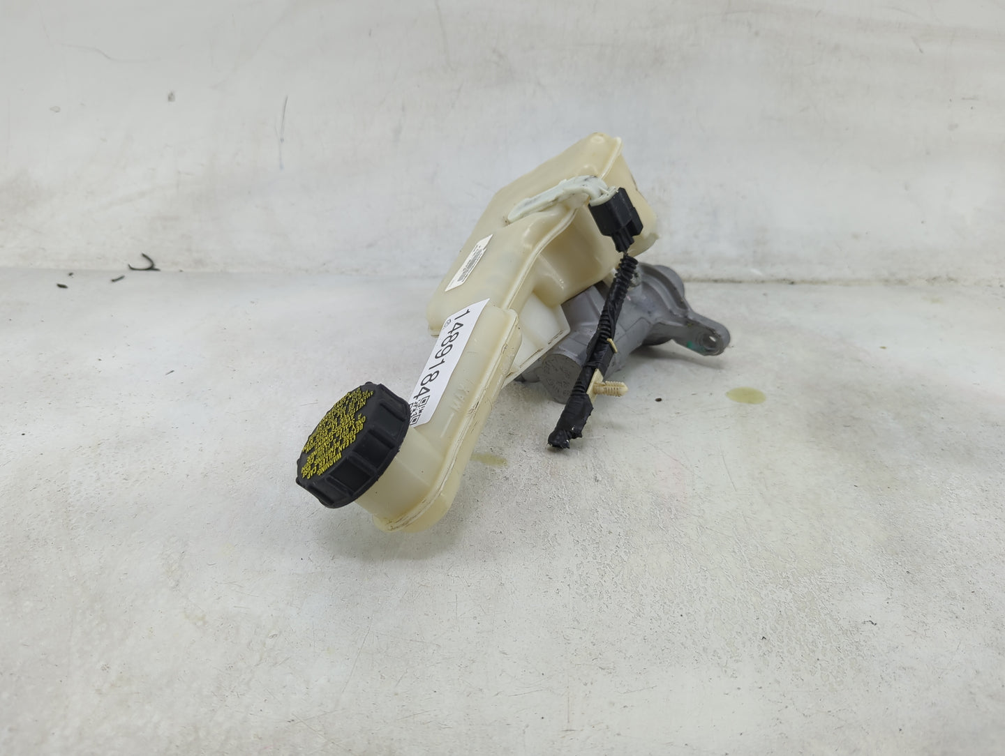 2013-2016 Ford Fusion Brake Master Cylinder 1489184 - Oemusedautoparts1.com
