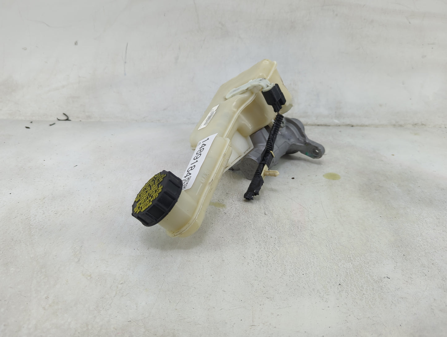 2013-2016 Ford Fusion Brake Master Cylinder 1489184 - Oemusedautoparts1.com