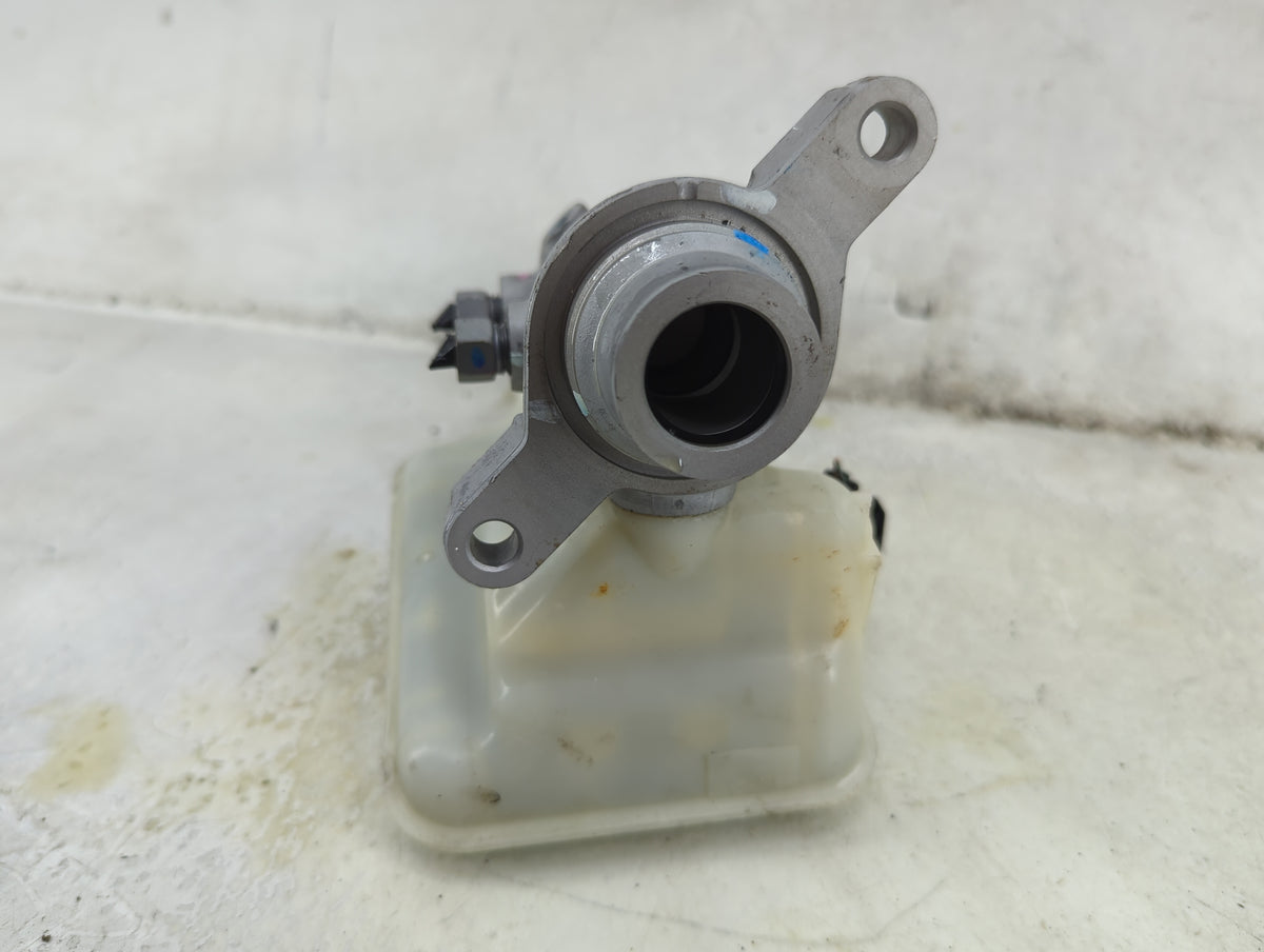 2013-2016 Ford Fusion Brake Master Cylinder 1492352 - Oemusedautoparts1.com