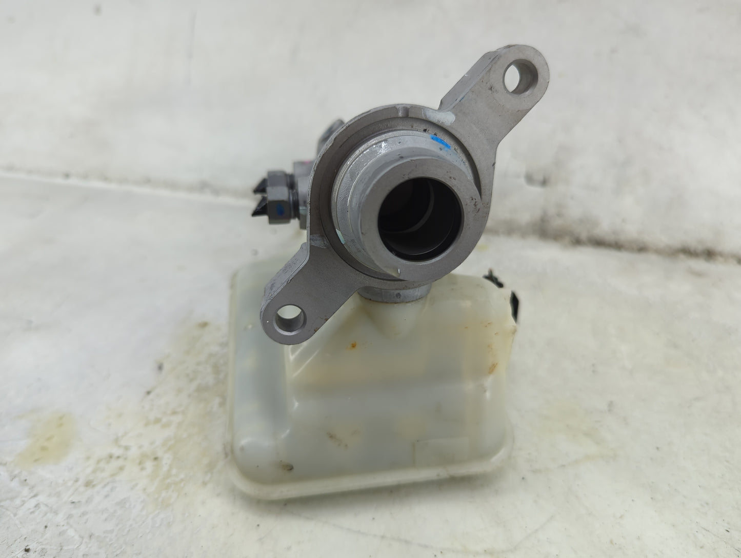 2013-2016 Ford Fusion Brake Master Cylinder 1492352 - Oemusedautoparts1.com