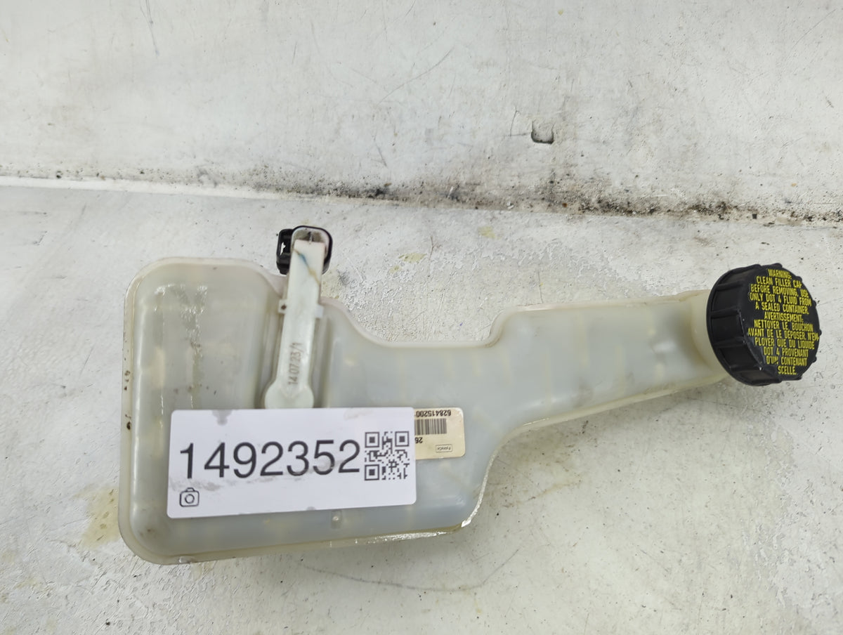 2013-2016 Ford Fusion Brake Master Cylinder 1492352 - Oemusedautoparts1.com