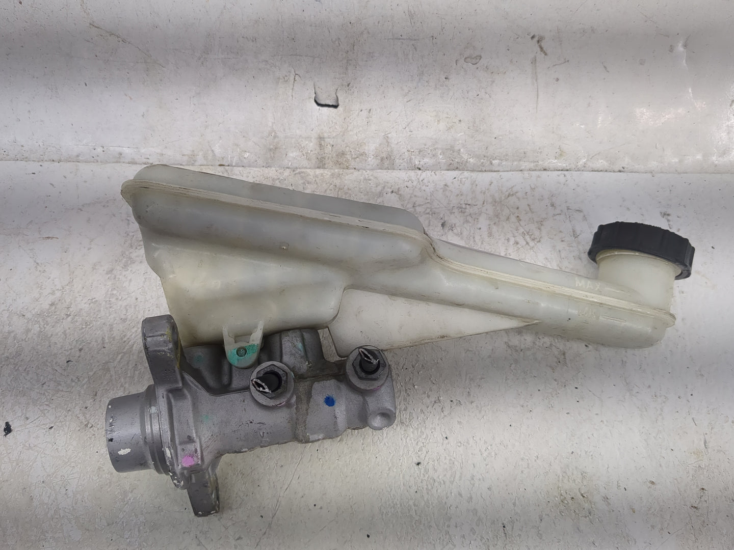 2013-2016 Ford Fusion Brake Master Cylinder 1498313 - Oemusedautoparts1.com
