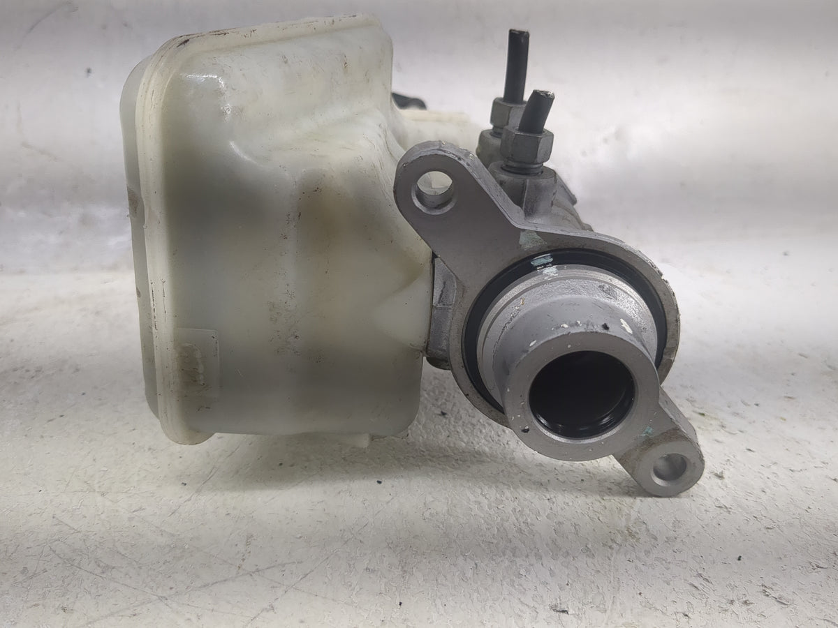 2013-2016 Ford Fusion Brake Master Cylinder 1498313 - Oemusedautoparts1.com