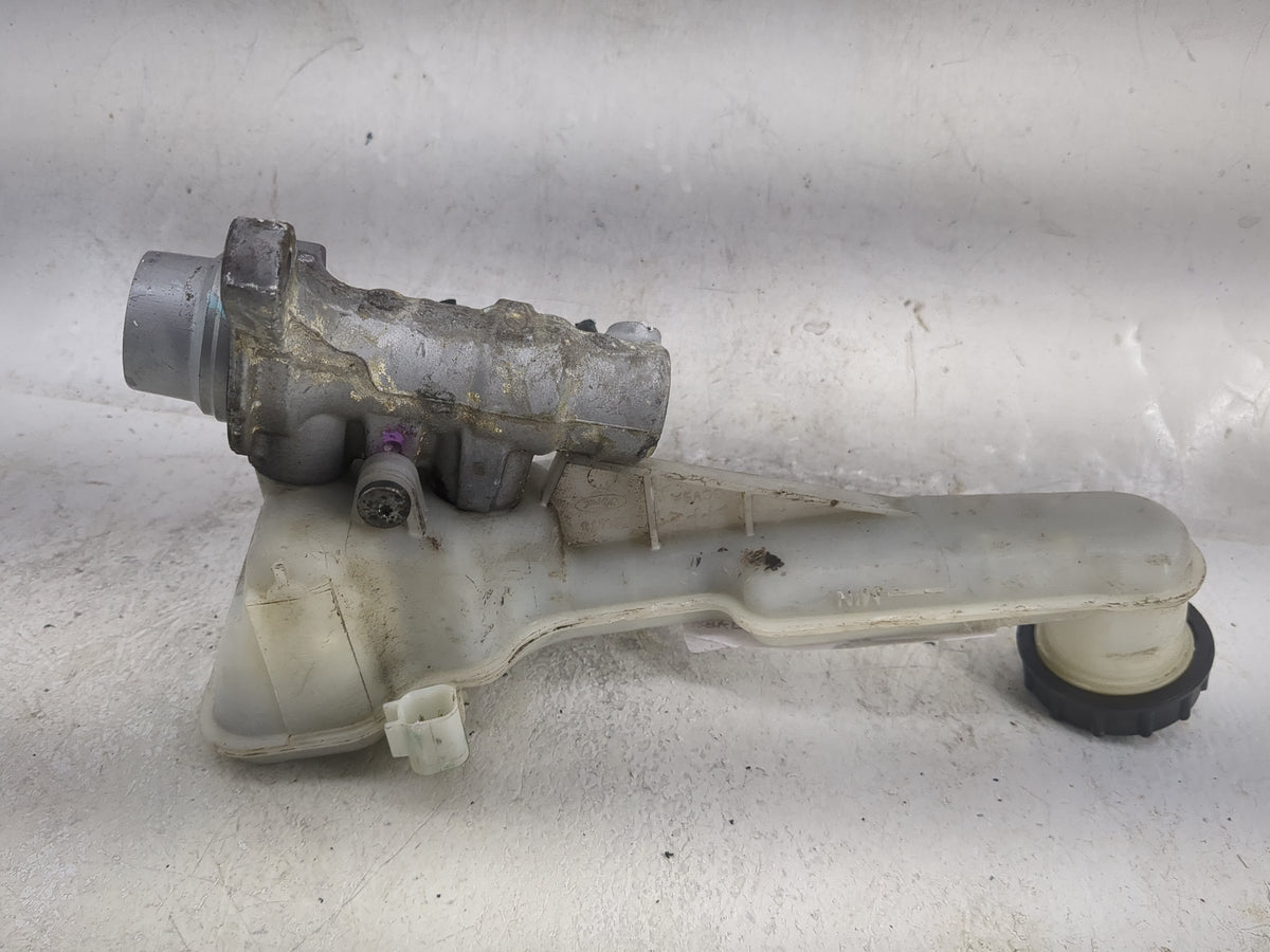 2013-2016 Ford Fusion Brake Master Cylinder 1498313 - Oemusedautoparts1.com