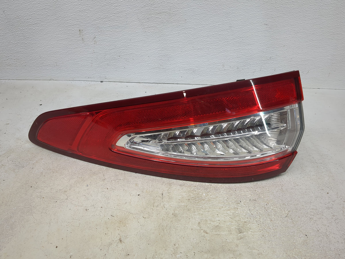 2013-2016 Ford Fusion Passenger Right Side Deck Lid Mounted Tail Light 1513778 - Oemusedautoparts1.com