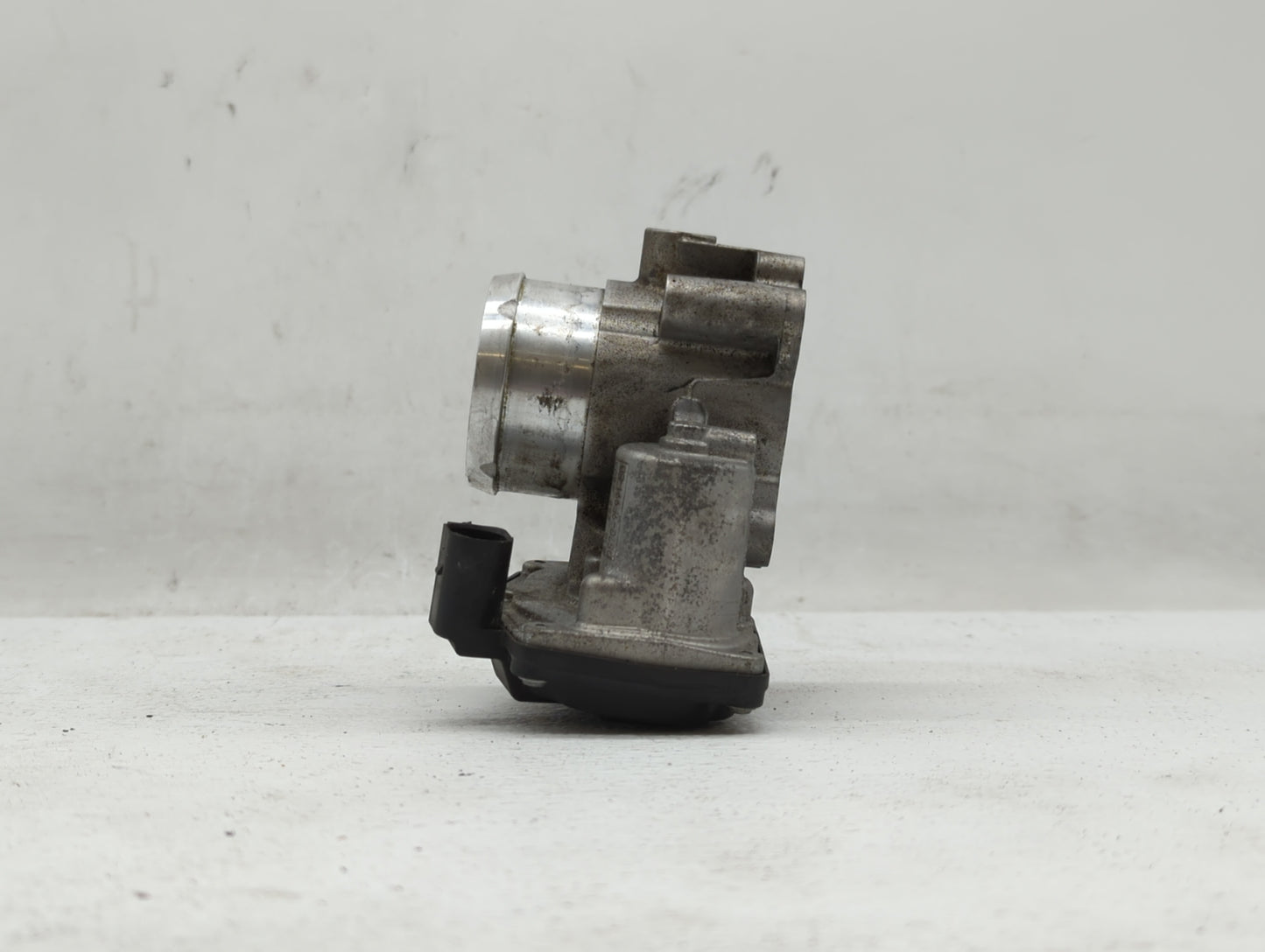 2014-2020 Ford Fusion Throttle Body P/N:DS7G-9F991-BB DS7G-9F991-CA Fits Fits 2014 2015 2016 2017 2018 2019 2020 OEM Used Au