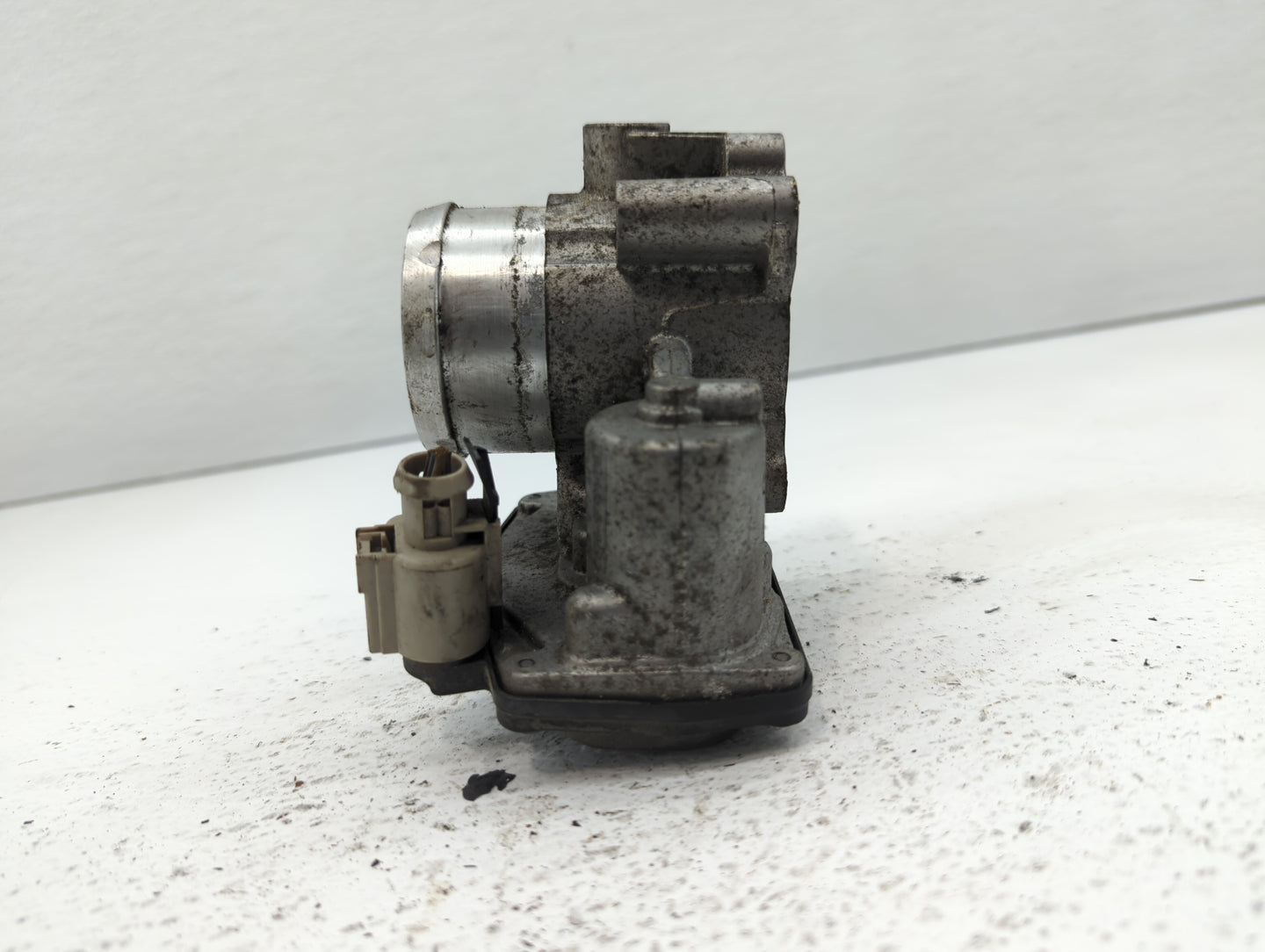 2014-2020 Ford Fusion Throttle Body P/N:DS7G-9F991-BB DS7G-9F991-CA Fits Fits 2014 2015 2016 2017 2018 2019 2020 OEM Used Au