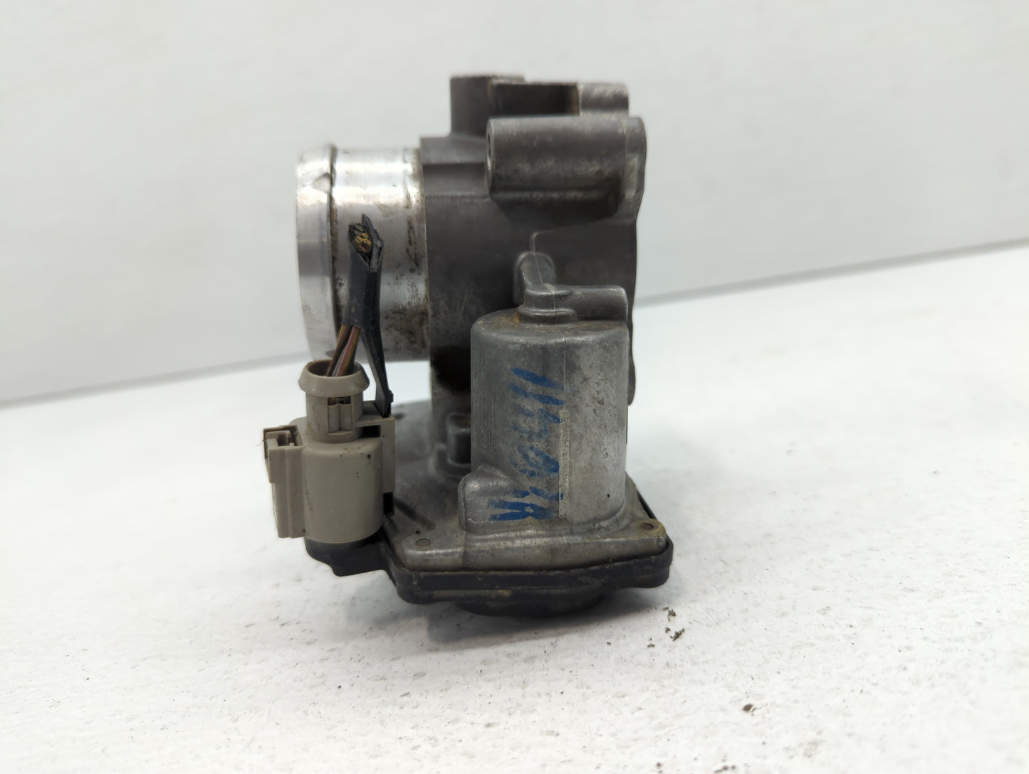 2014-2020 Ford Fusion Throttle Body P/N:DS7G-9F991-BB DS7G-9F991-CA Fits Fits 2014 2015 2016 2017 2018 2019 2020 OEM Used Au