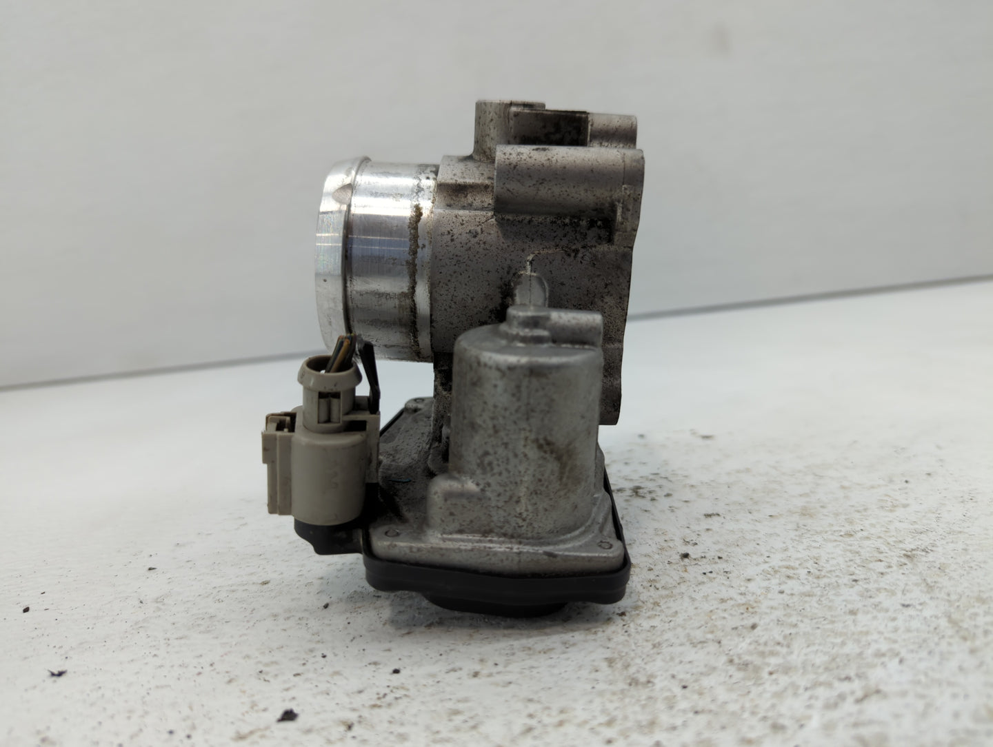 2014-2020 Ford Fusion Throttle Body P/N:DS7G-9F991-BB DS7G-9F991-CA Fits Fits 2014 2015 2016 2017 2018 2019 2020 OEM Used Au