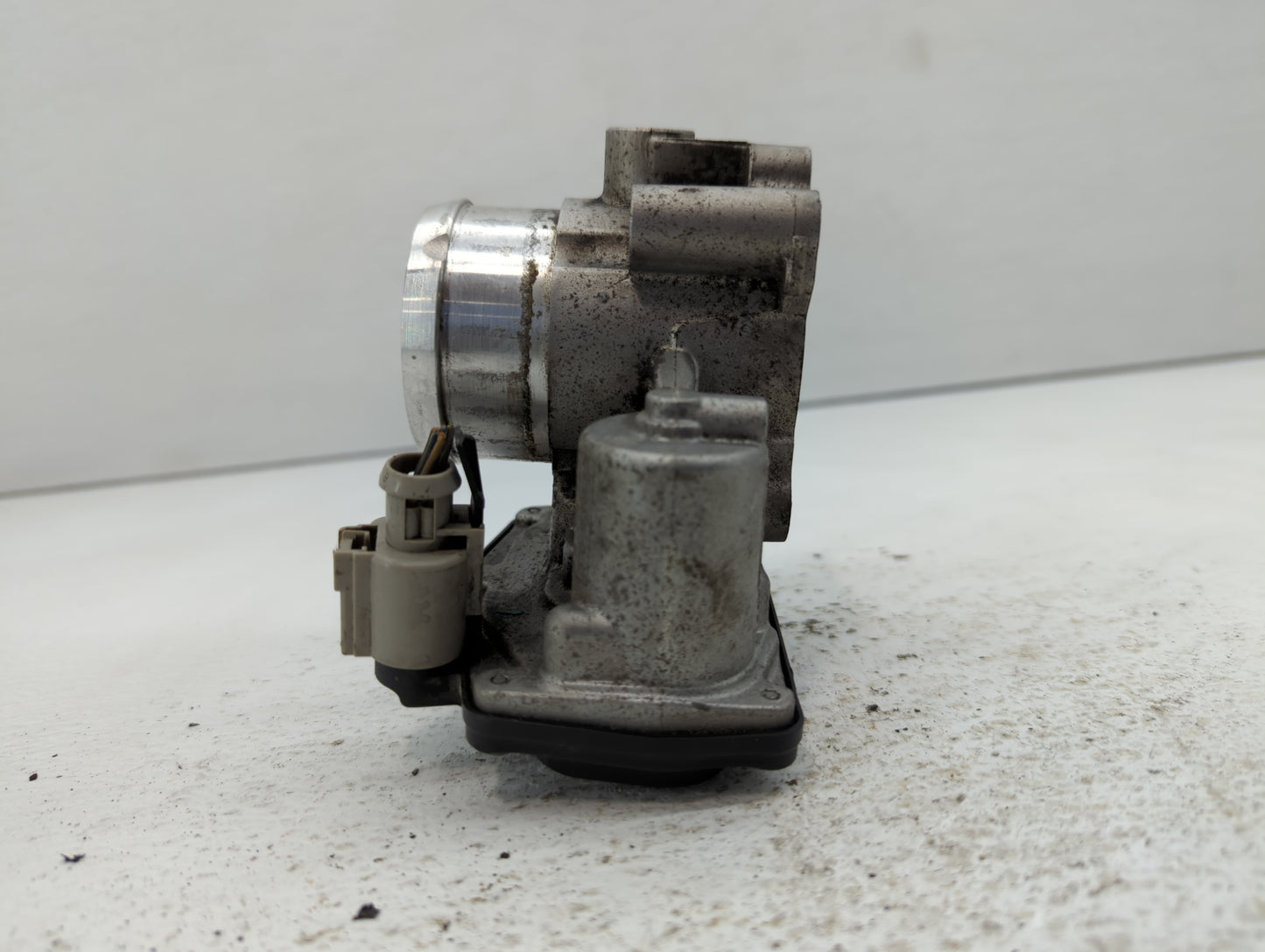 2014-2020 Ford Fusion Throttle Body P/N:DS7G-9F991-BB DS7G-9F991-CA Fits Fits 2014 2015 2016 2017 2018 2019 2020 OEM Used Au