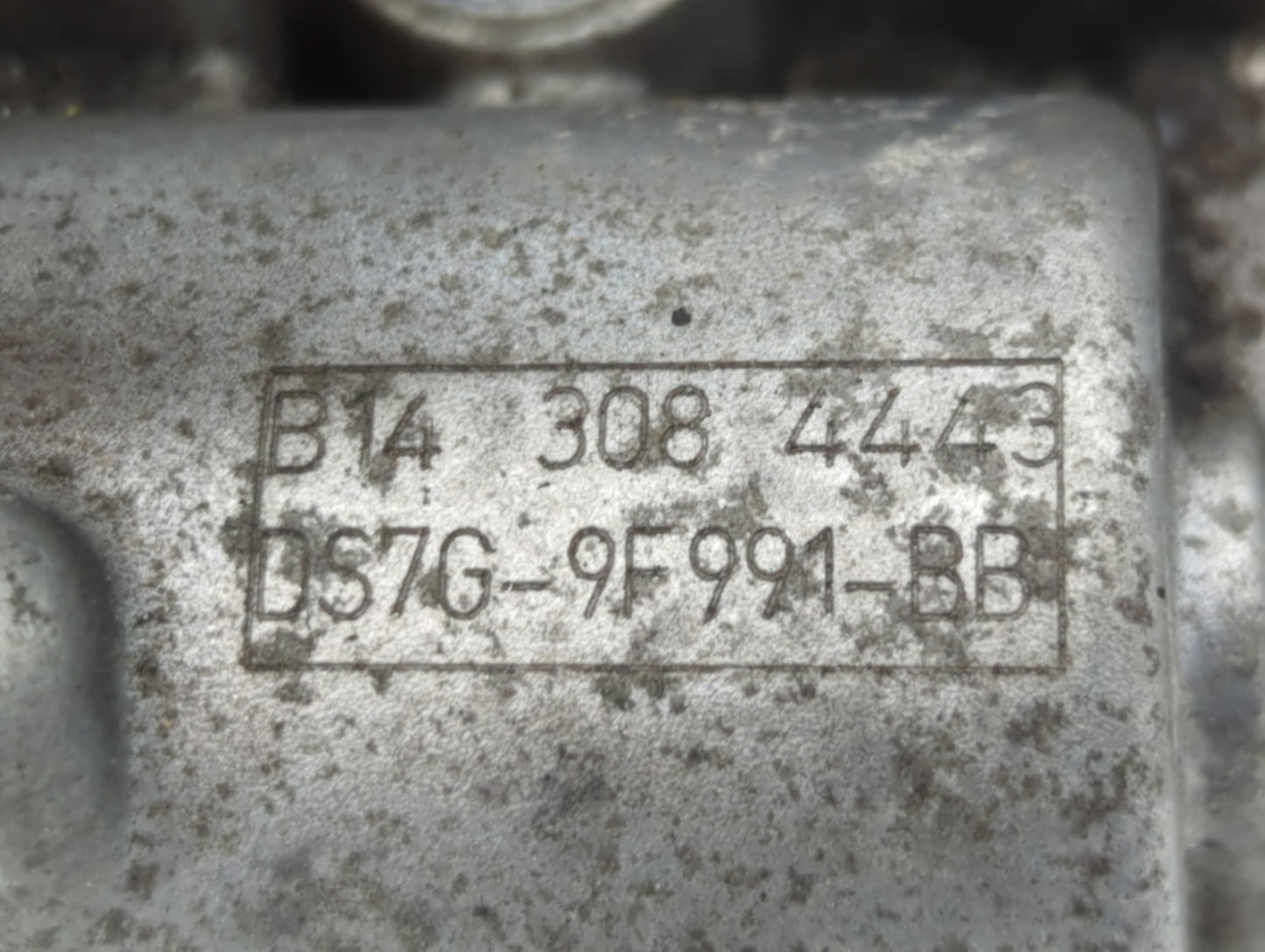 2014-2020 Ford Fusion Throttle Body P/N:DS7G-9F991-BB DS7G-9F991-CA Fits Fits 2014 2015 2016 2017 2018 2019 2020 OEM Used Au