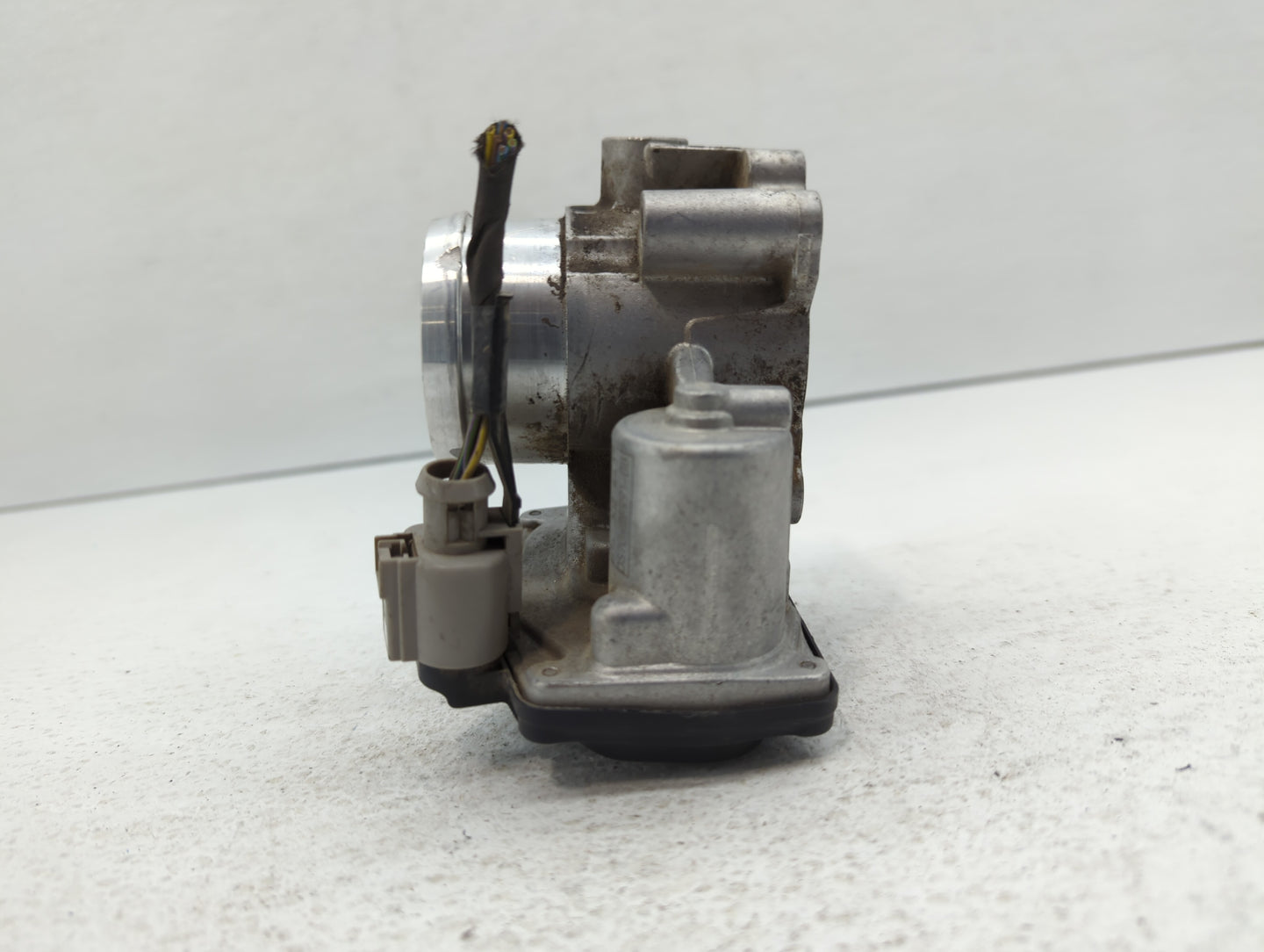 2014-2020 Ford Fusion Throttle Body P/N:DS7G-9F991-BB Fits Fits 2014 2015 2016 2017 2018 2019 2020 OEM Used Auto Parts - Oem