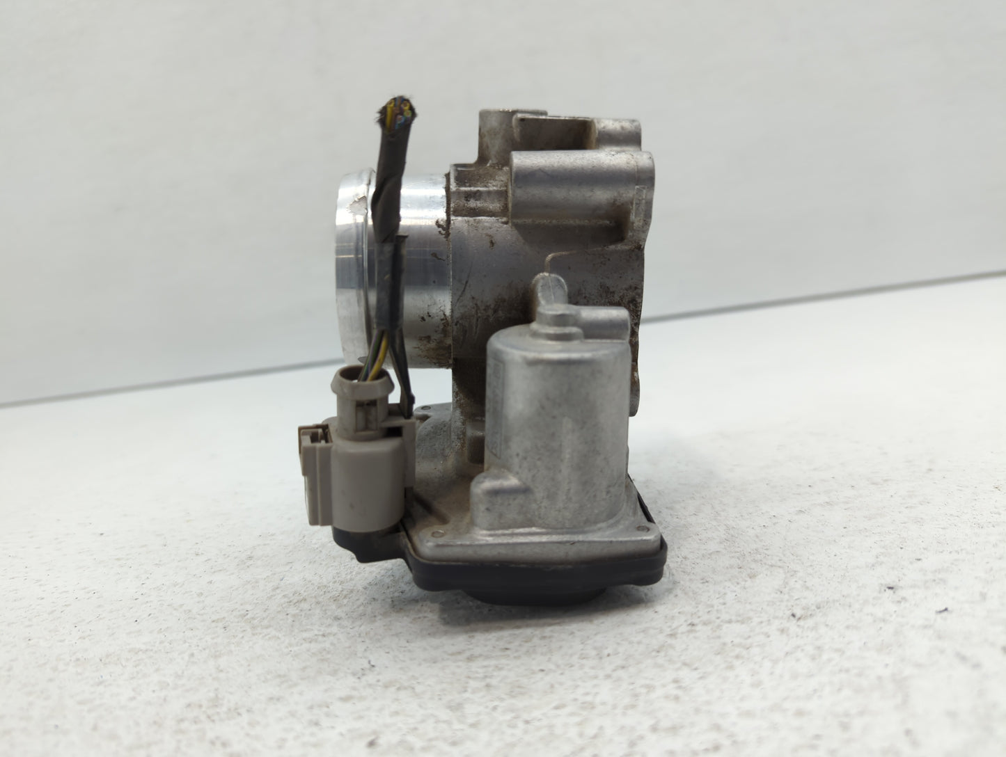 2014-2020 Ford Fusion Throttle Body P/N:DS7G-9F991-BB Fits Fits 2014 2015 2016 2017 2018 2019 2020 OEM Used Auto Parts - Oem